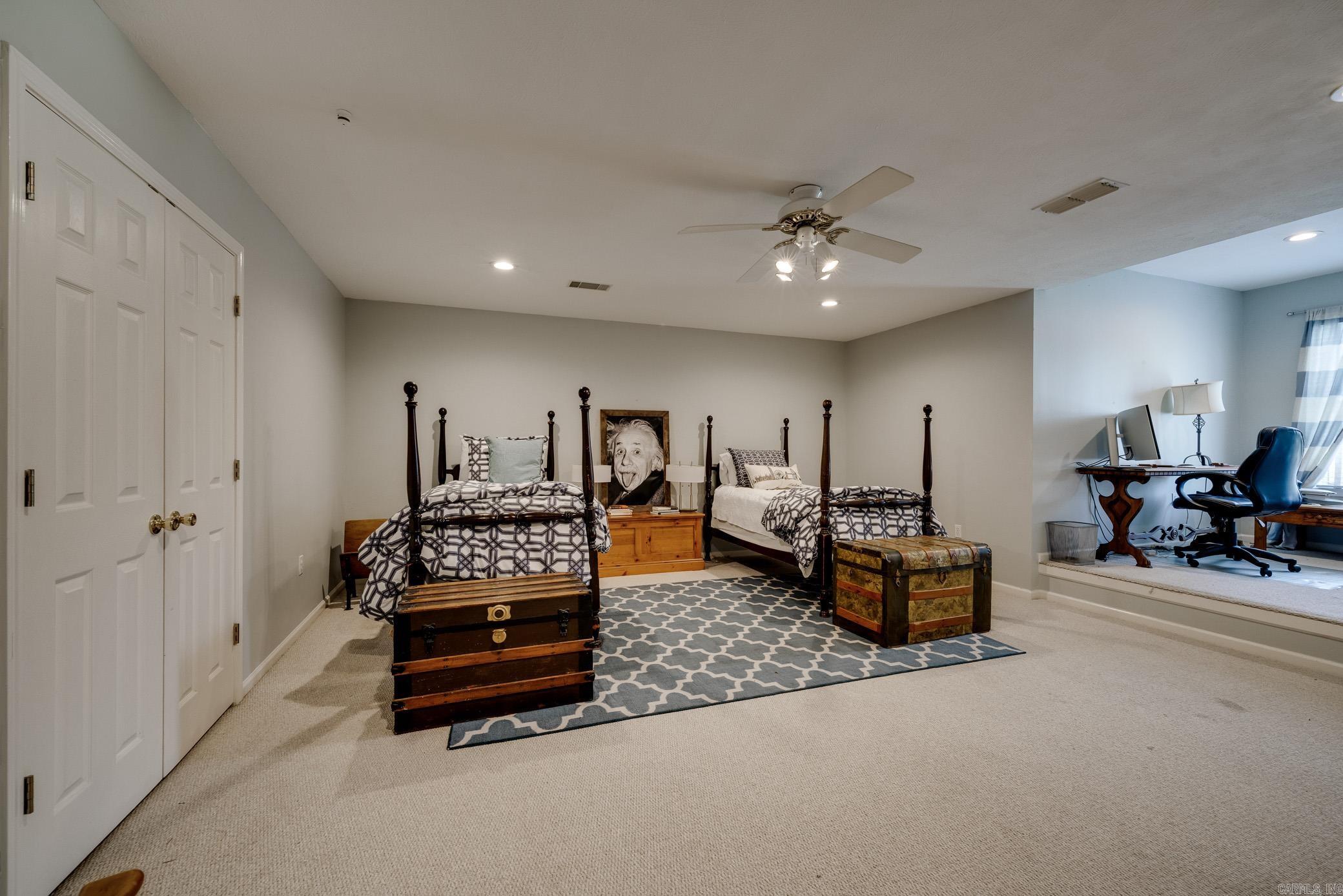 ROYAL OAKS - Residential