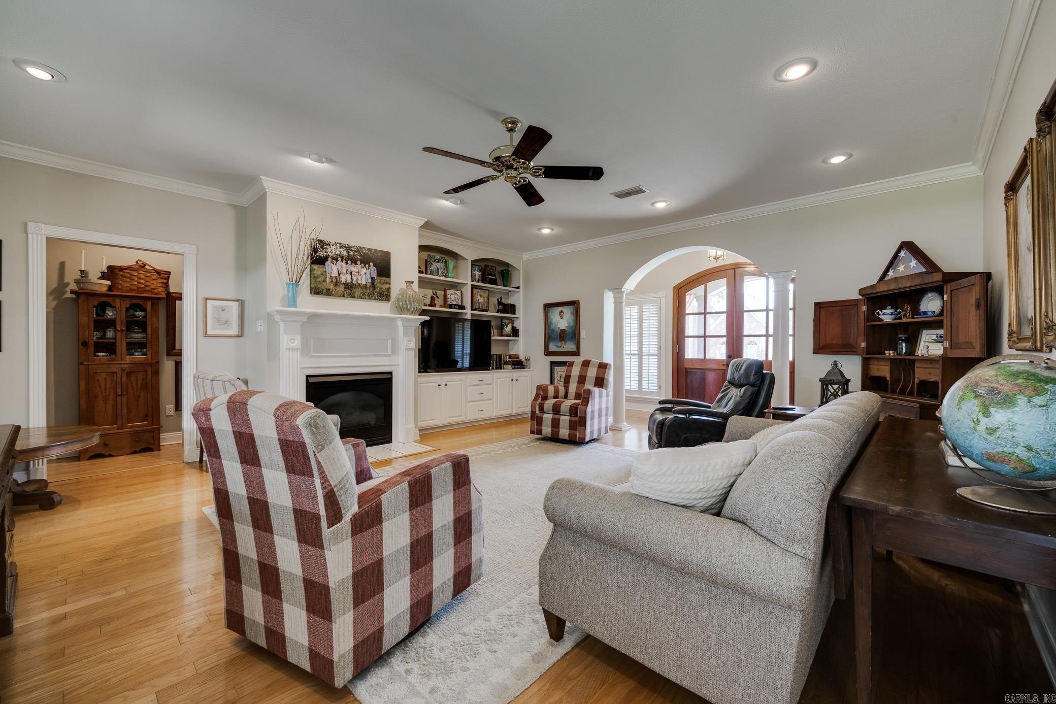 ROYAL OAKS - Residential