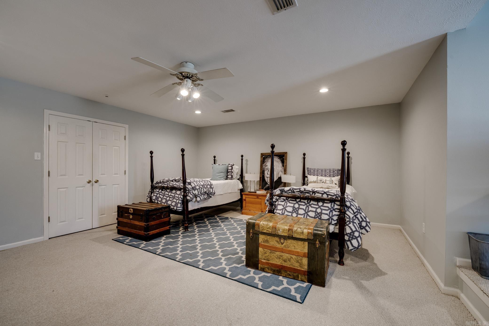 ROYAL OAKS - Residential