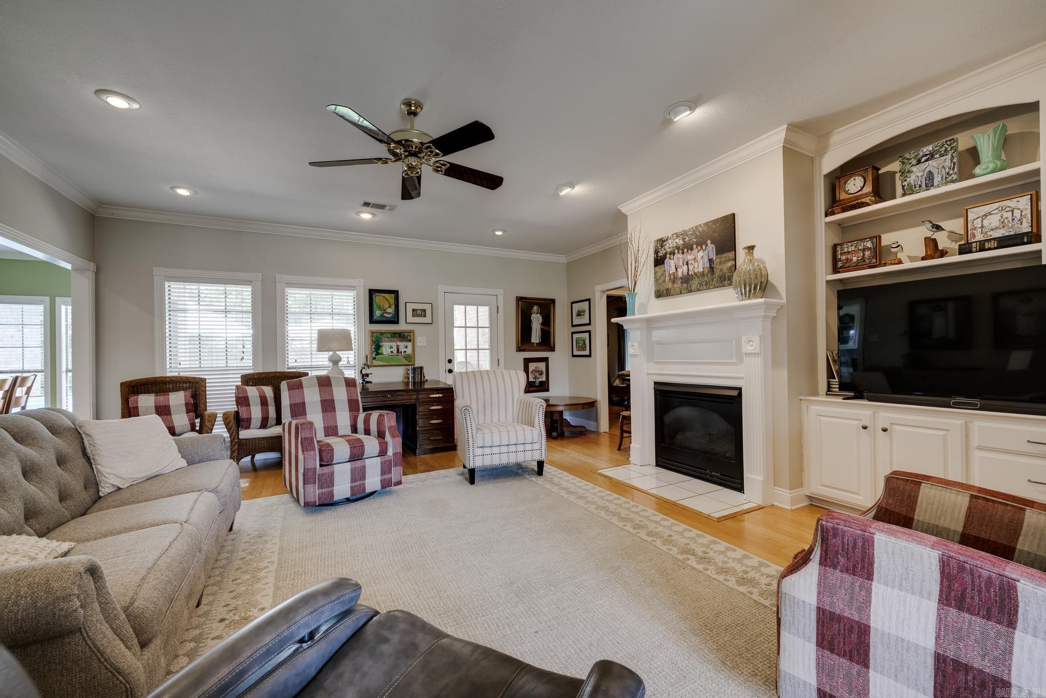 ROYAL OAKS - Residential