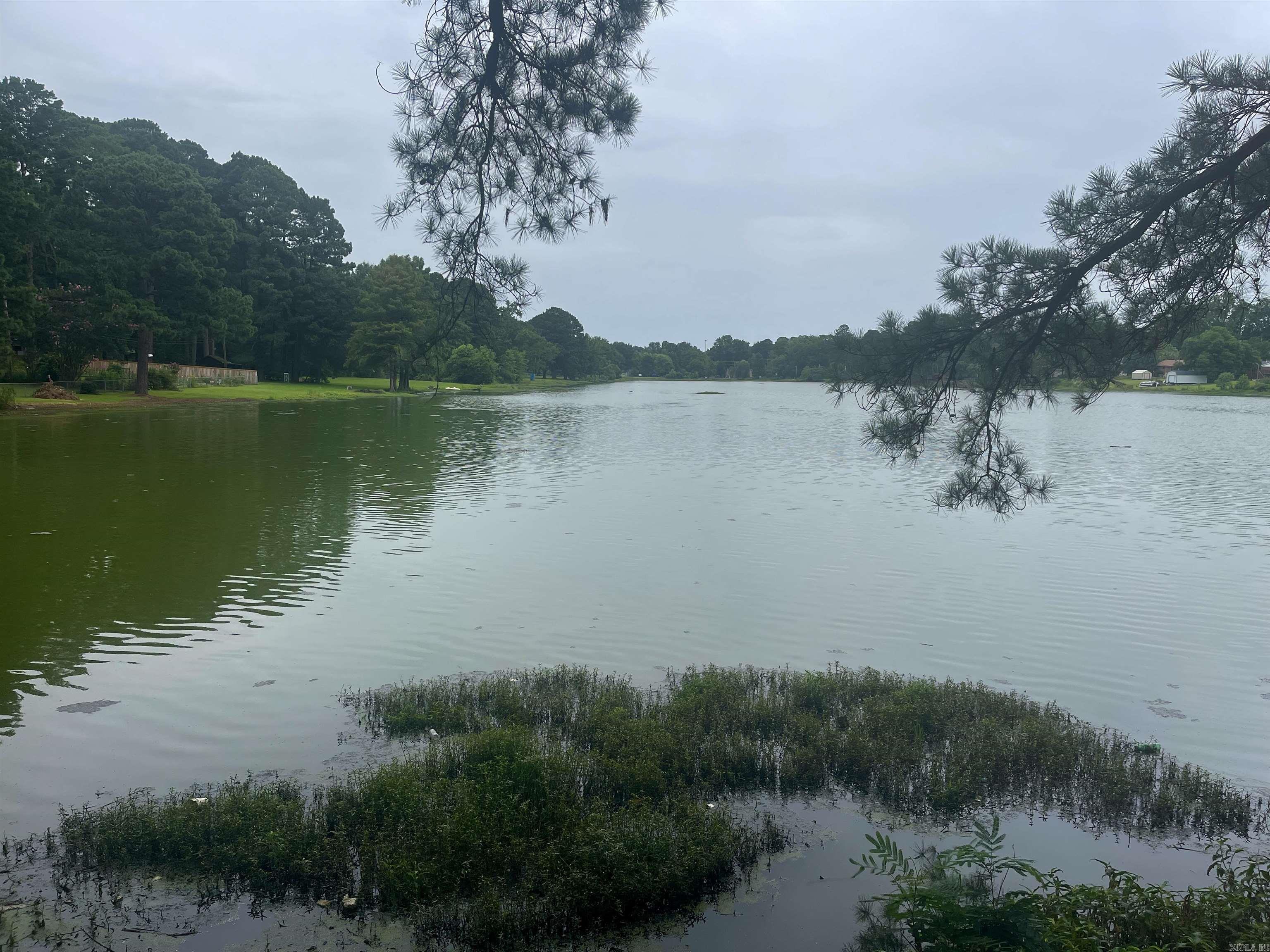 BEAUTIFUL LAKEVIEW - Residential