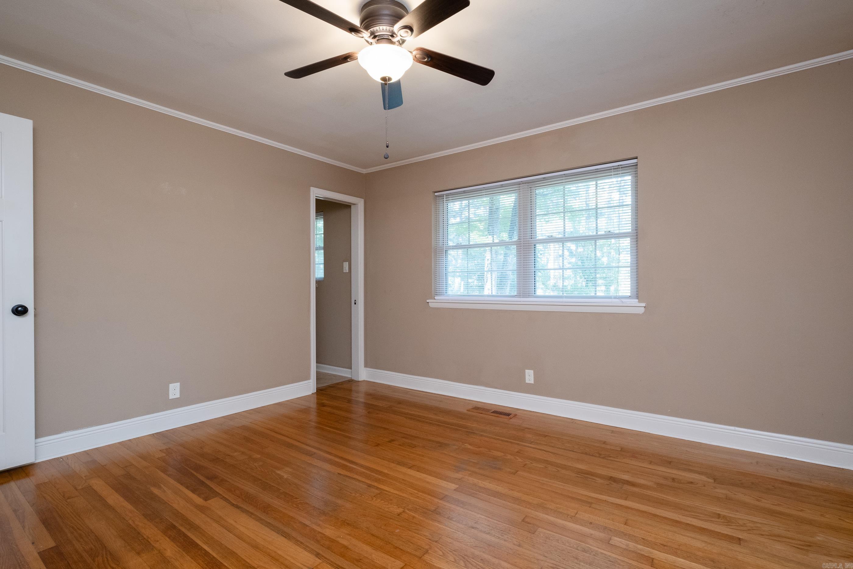 BEAUTIFUL LAKEVIEW - Residential