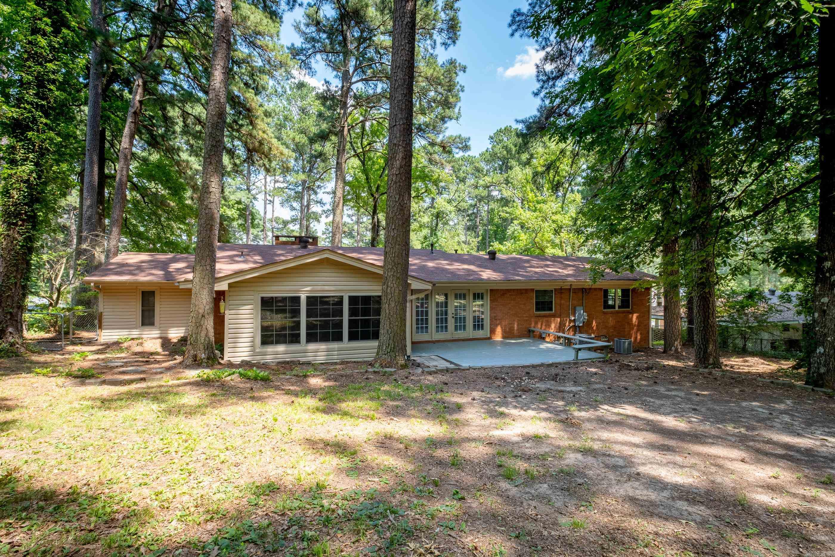 BEAUTIFUL LAKEVIEW - Residential