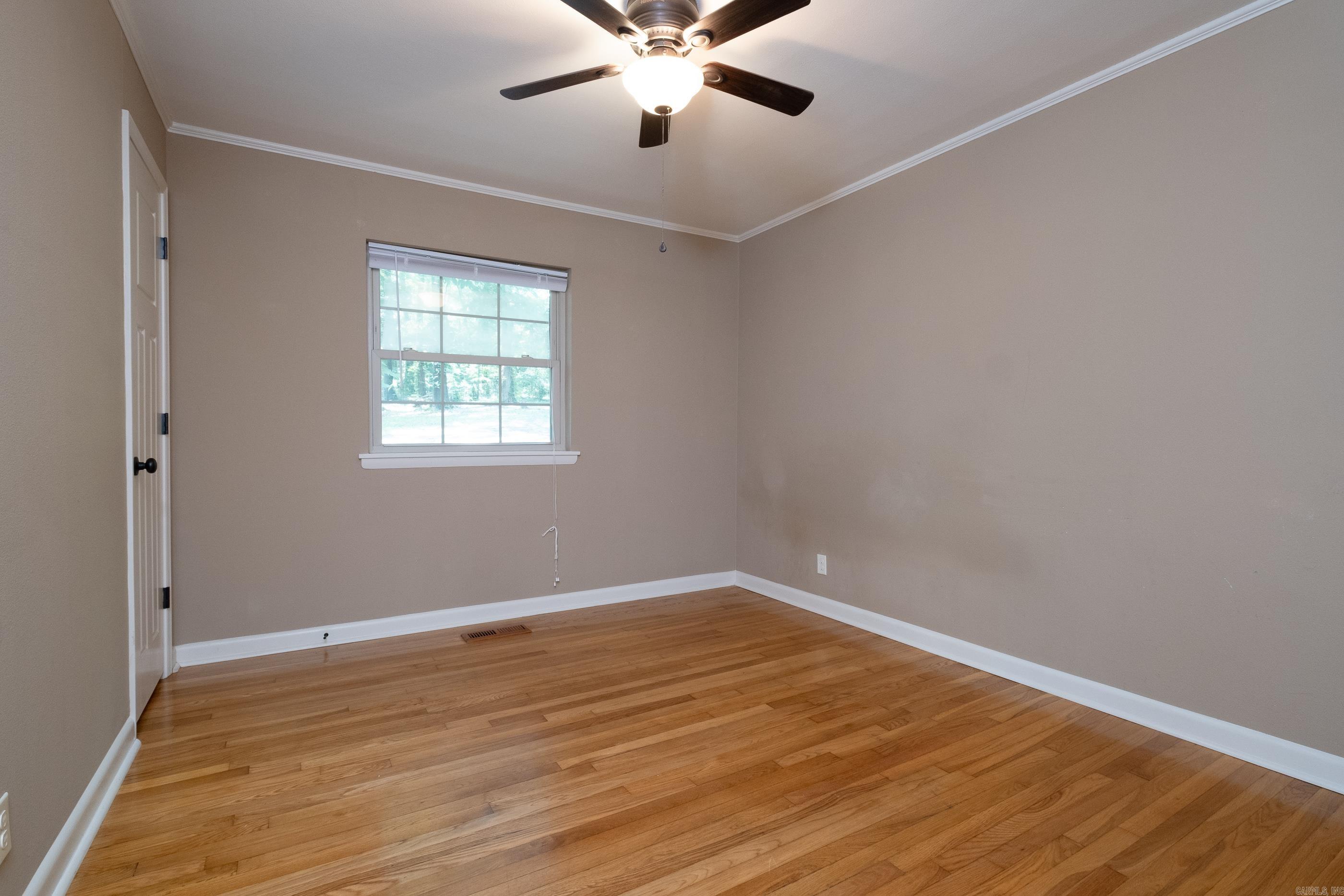 BEAUTIFUL LAKEVIEW - Residential