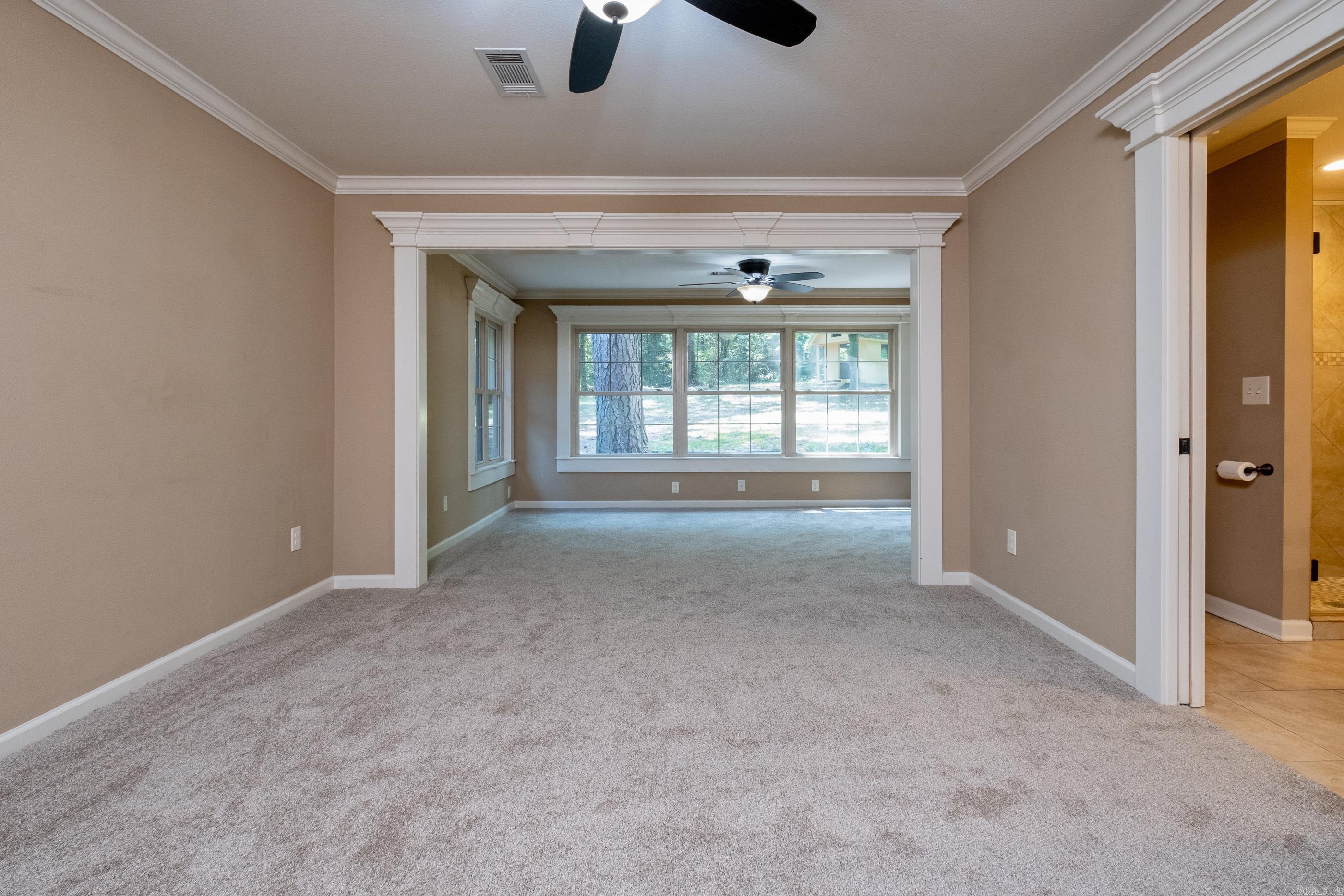 BEAUTIFUL LAKEVIEW - Residential