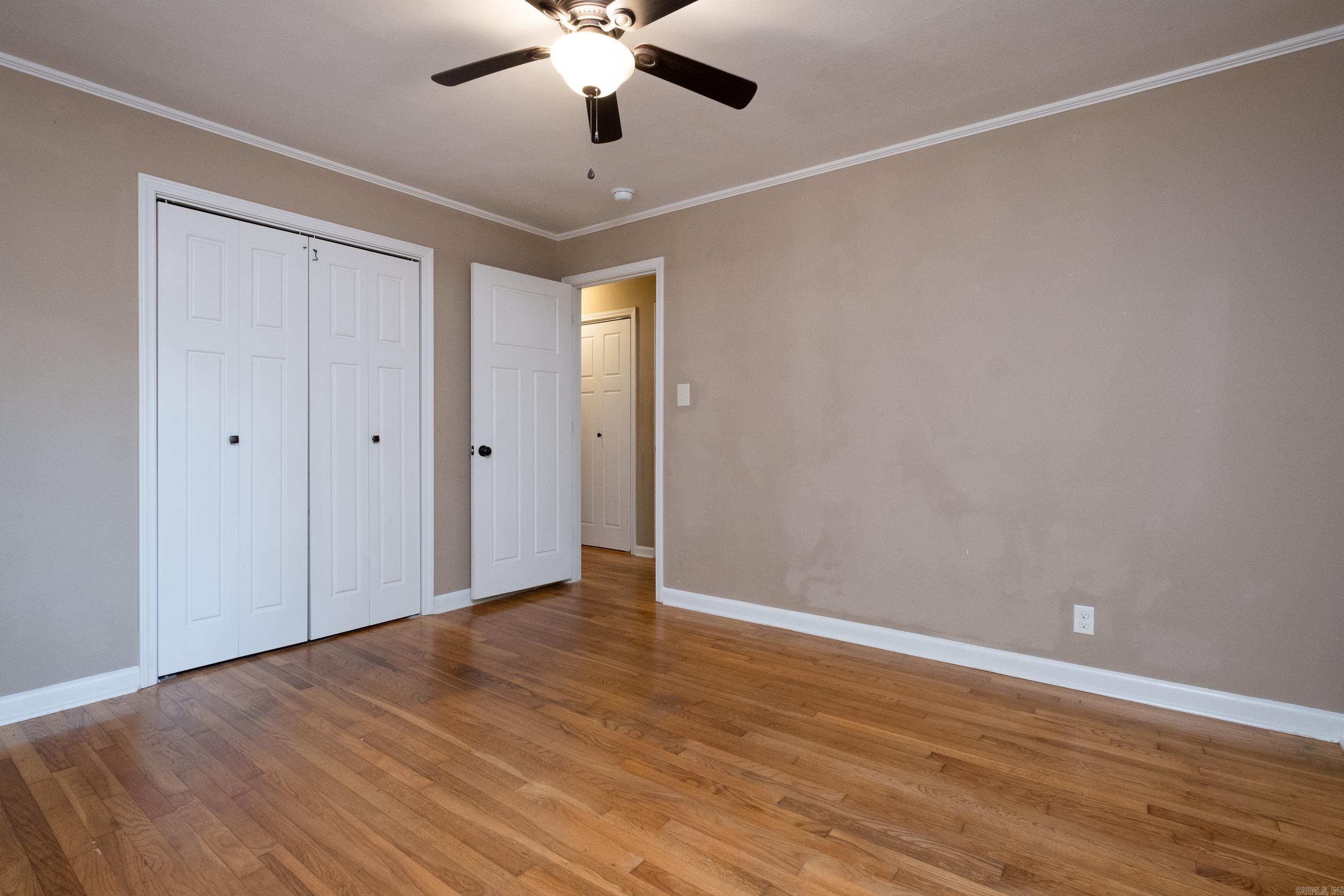 BEAUTIFUL LAKEVIEW - Residential