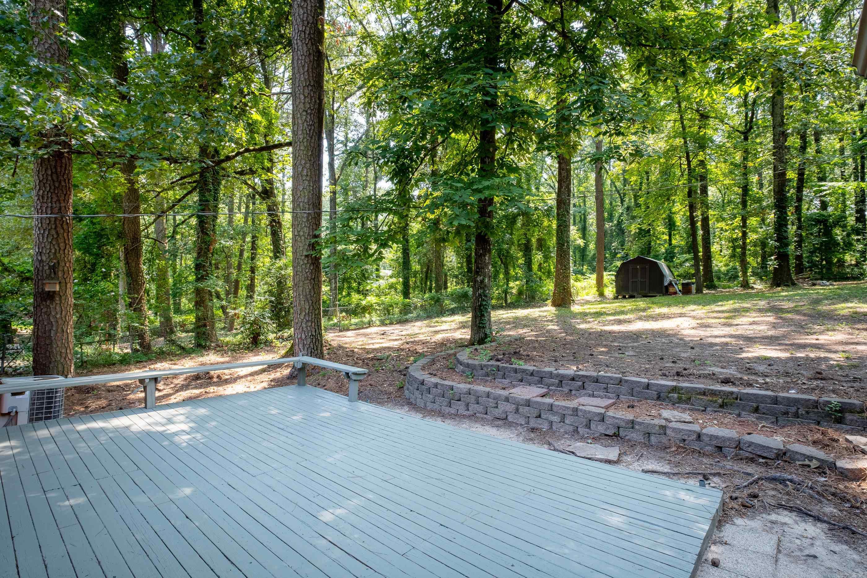 BEAUTIFUL LAKEVIEW - Residential