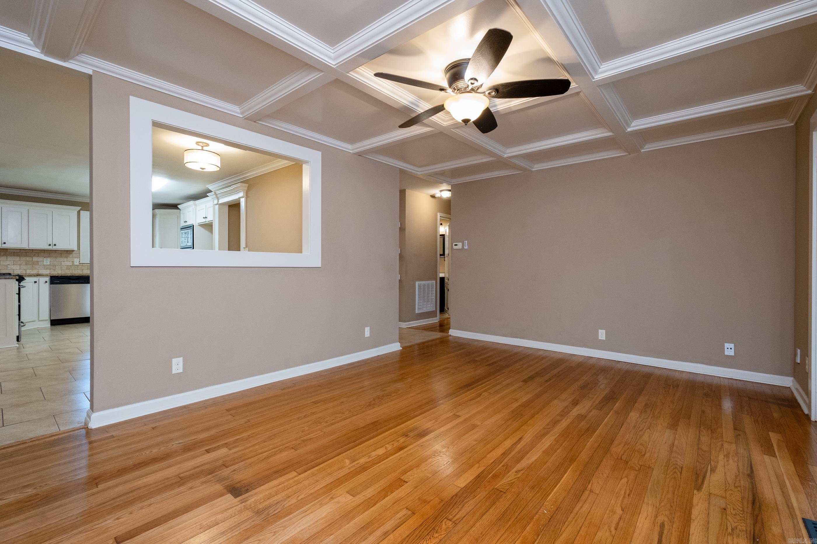 BEAUTIFUL LAKEVIEW - Residential