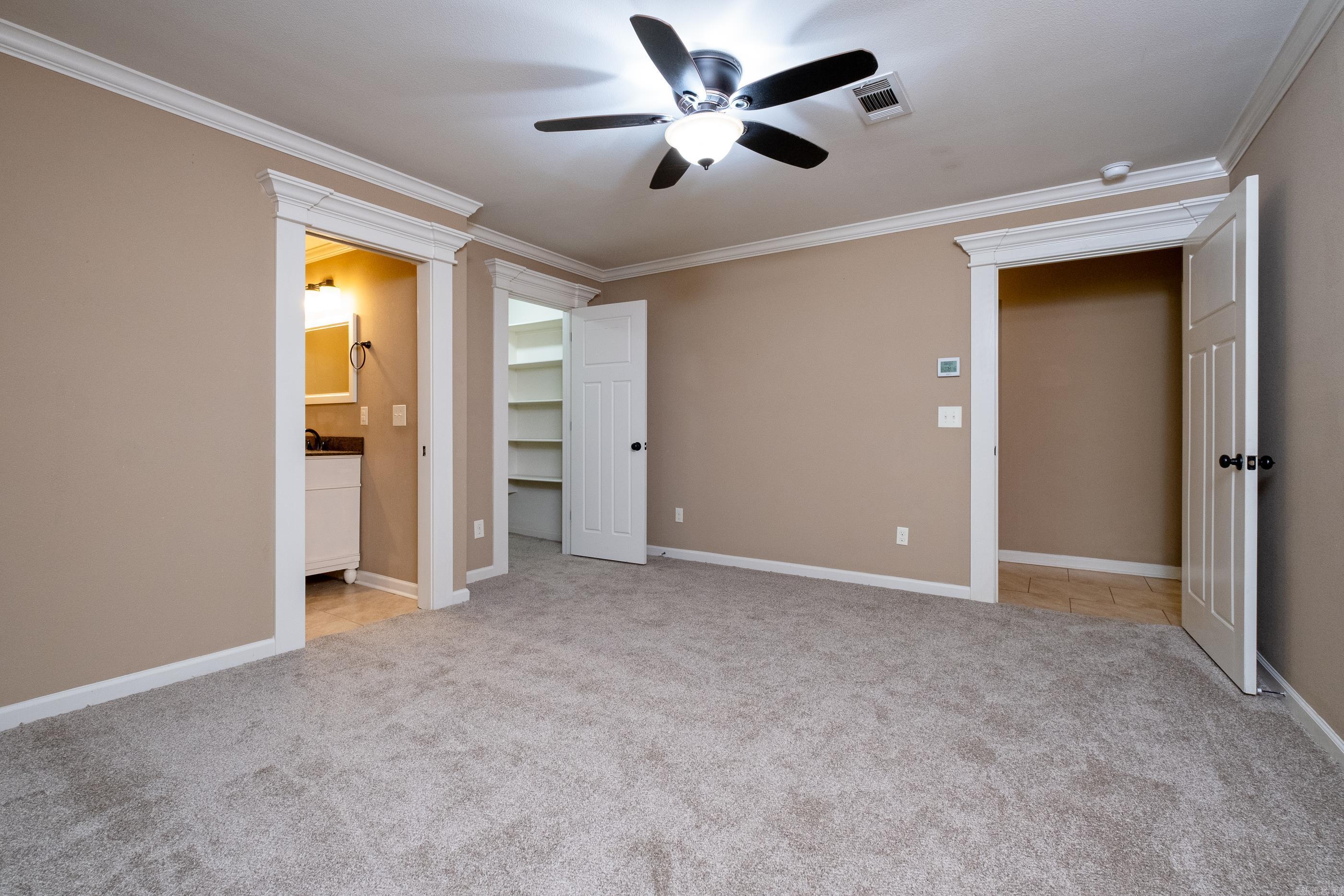 BEAUTIFUL LAKEVIEW - Residential