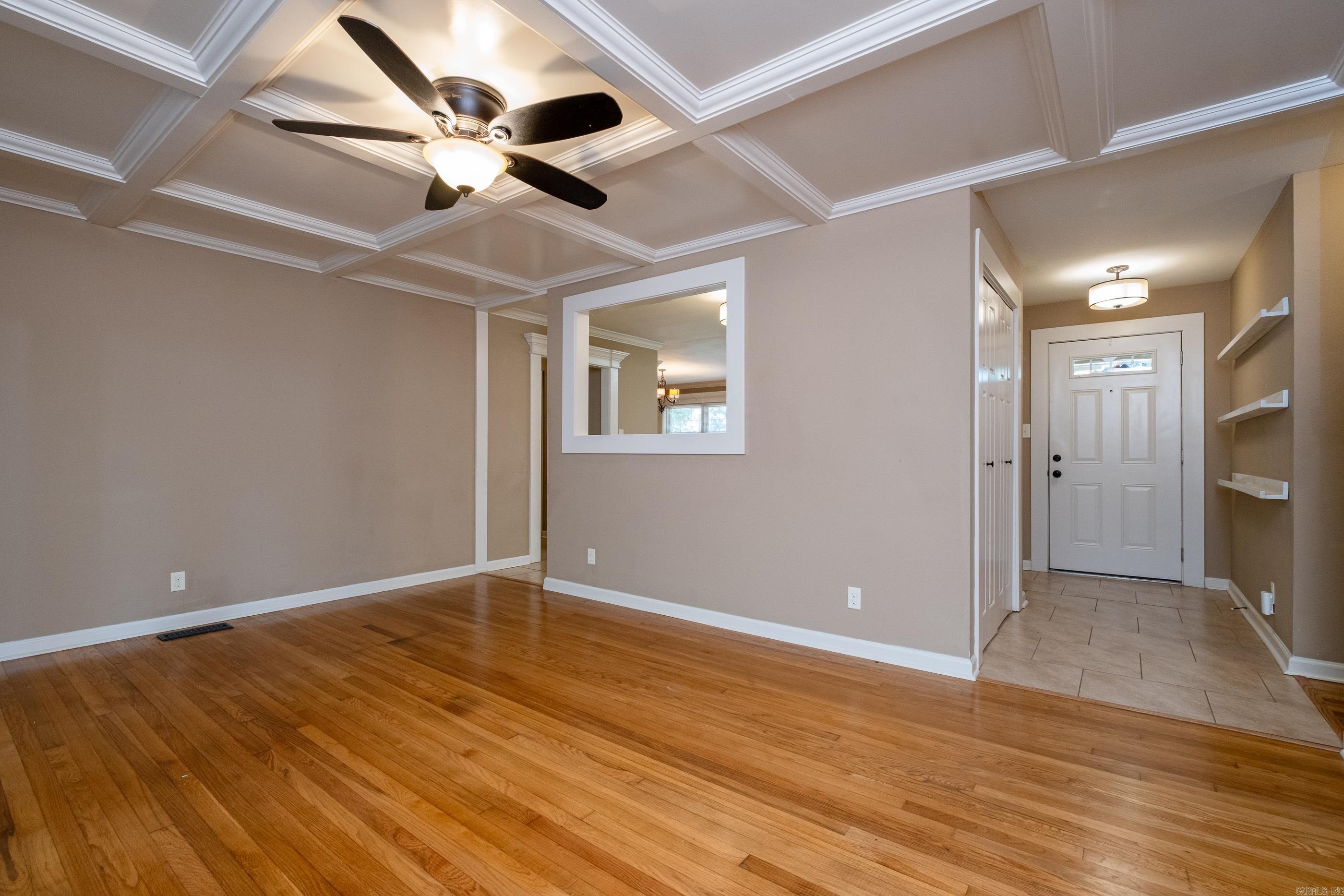 BEAUTIFUL LAKEVIEW - Residential