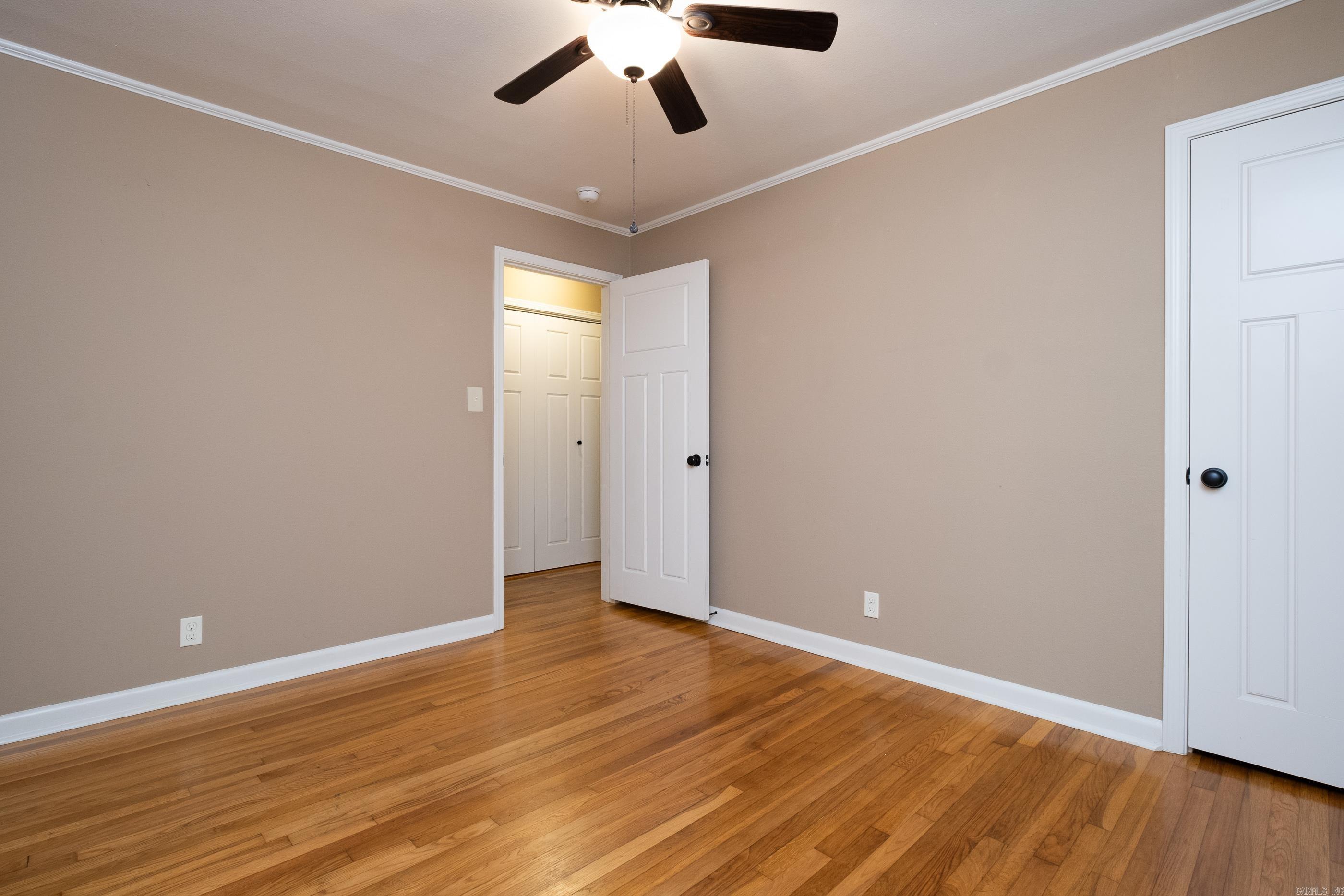 BEAUTIFUL LAKEVIEW - Residential