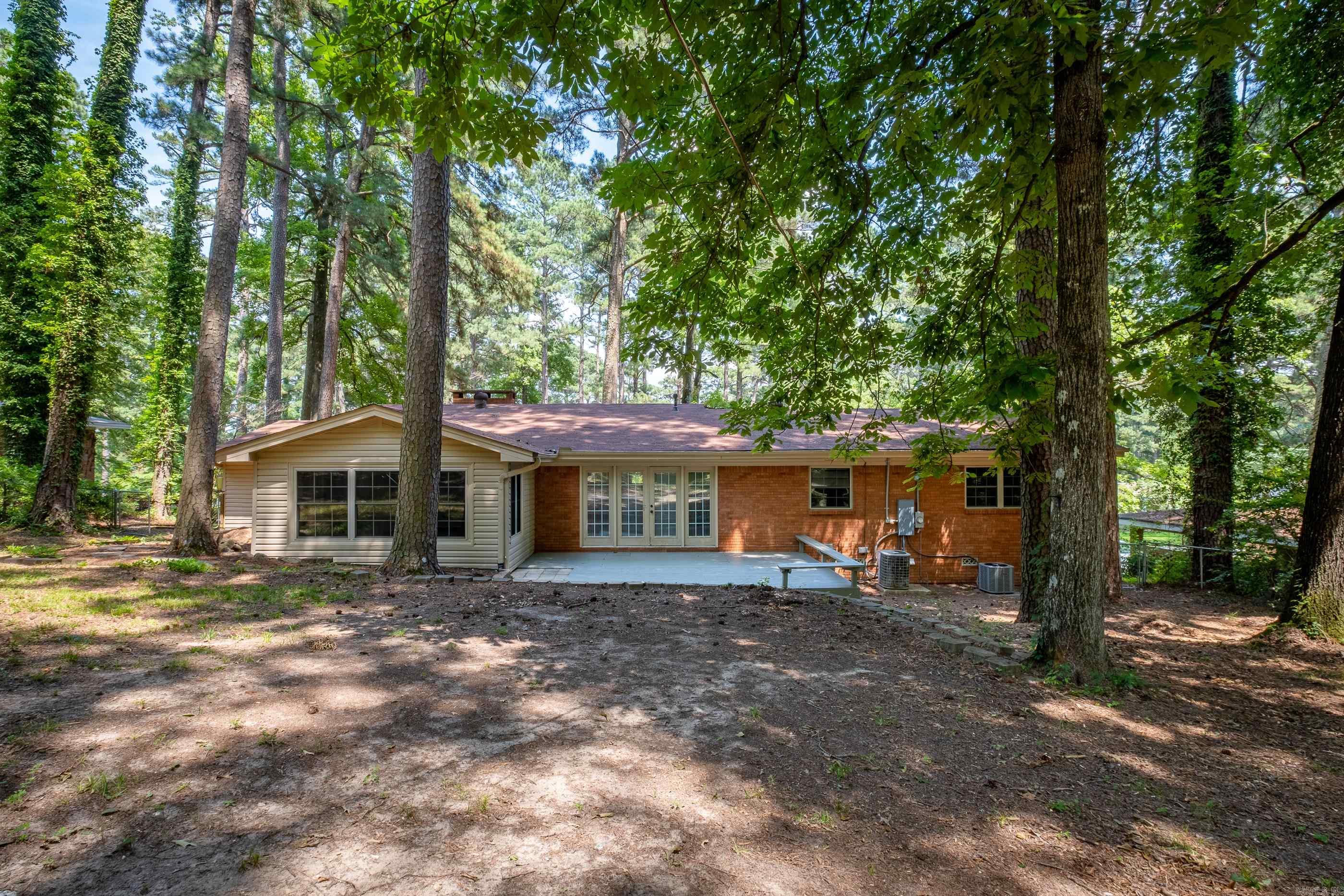 BEAUTIFUL LAKEVIEW - Residential