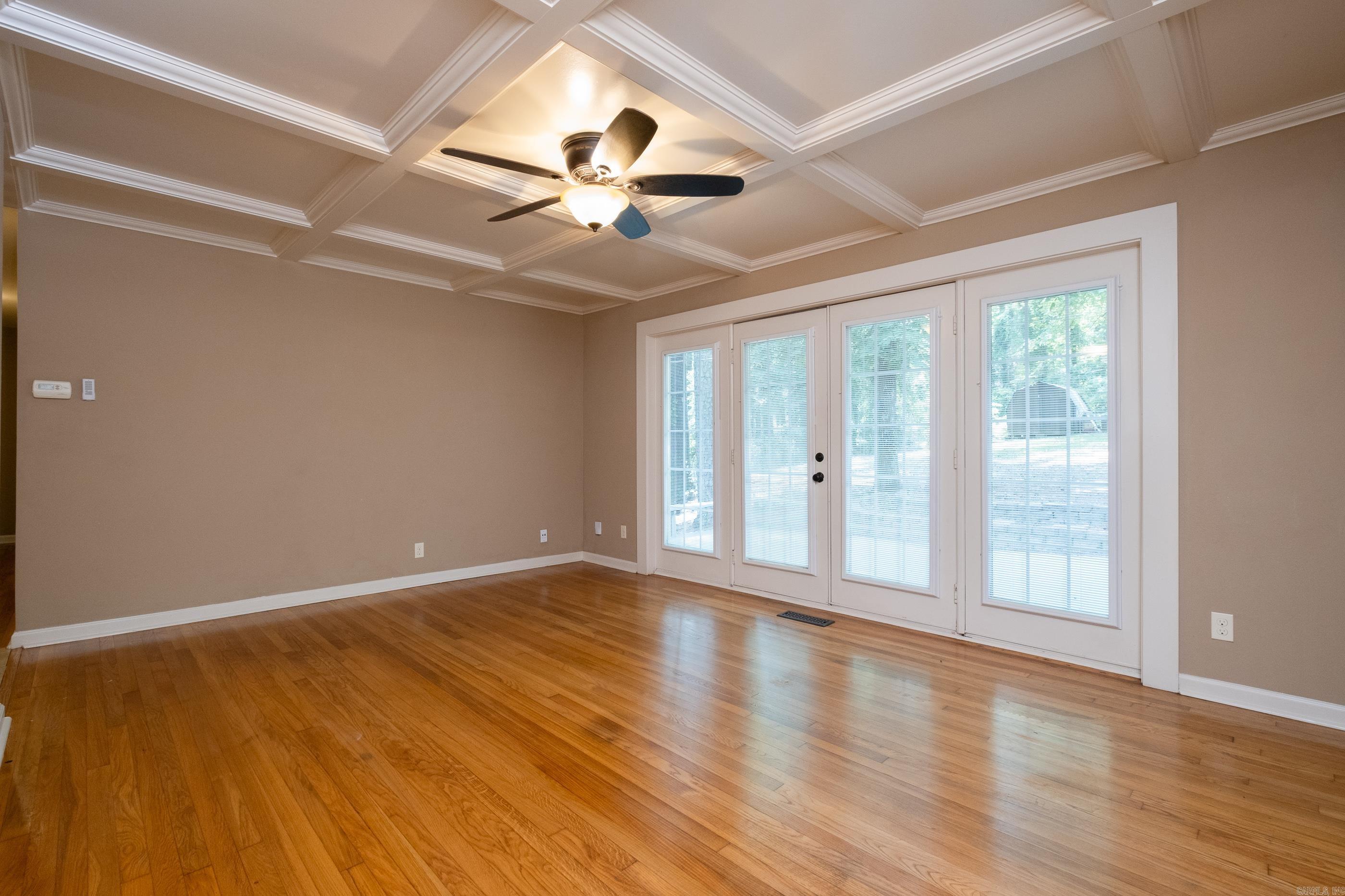 BEAUTIFUL LAKEVIEW - Residential