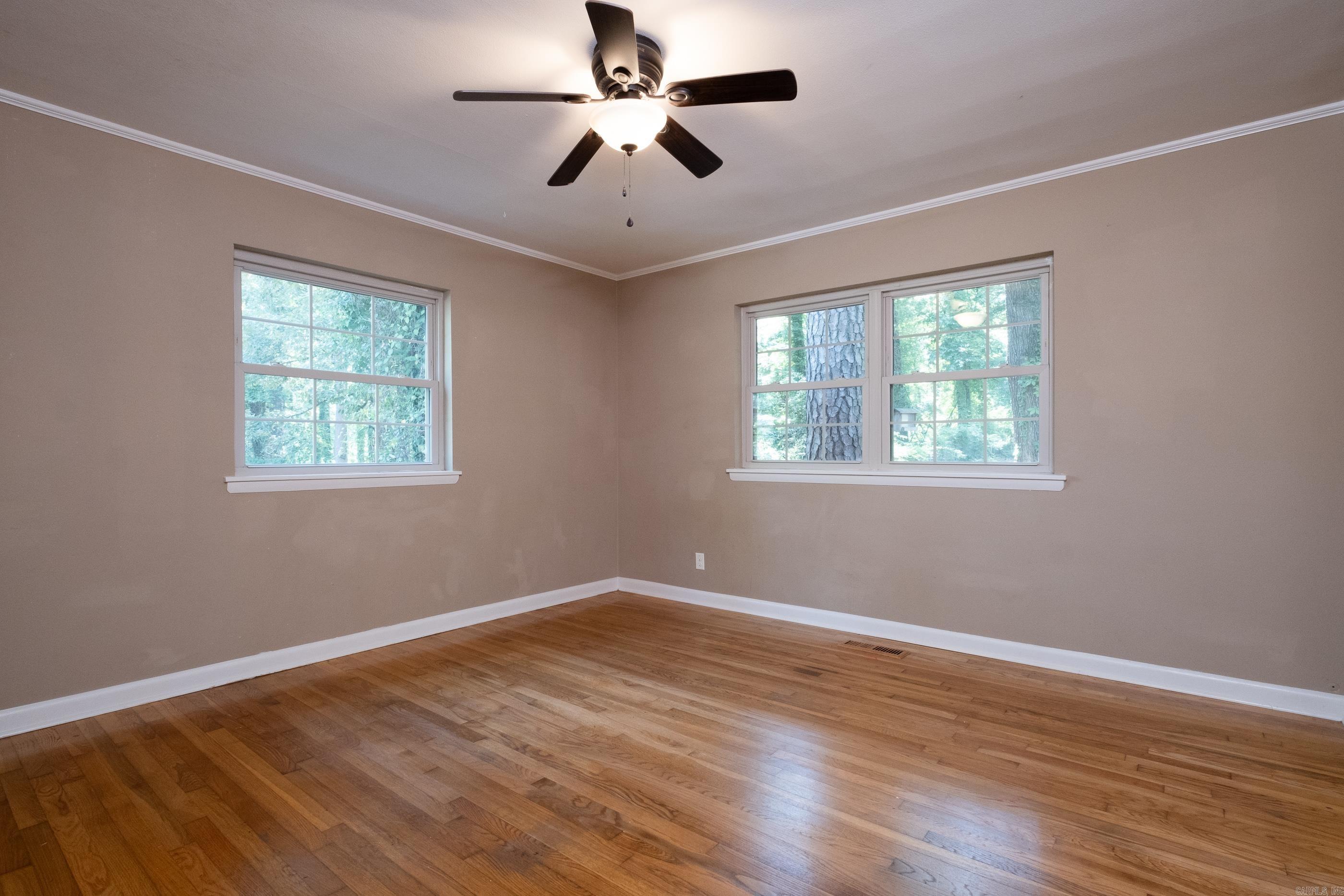 BEAUTIFUL LAKEVIEW - Residential