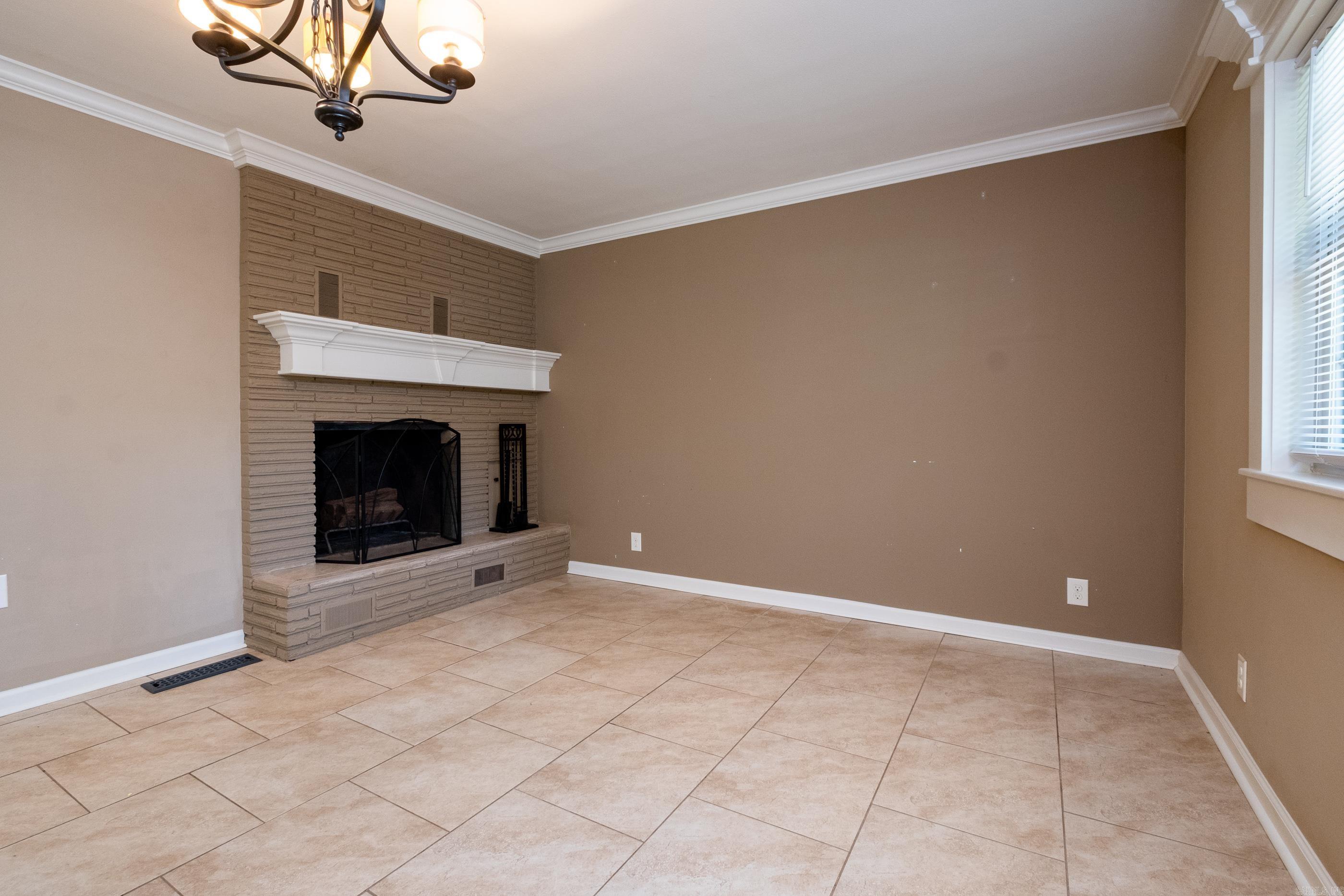 BEAUTIFUL LAKEVIEW - Residential