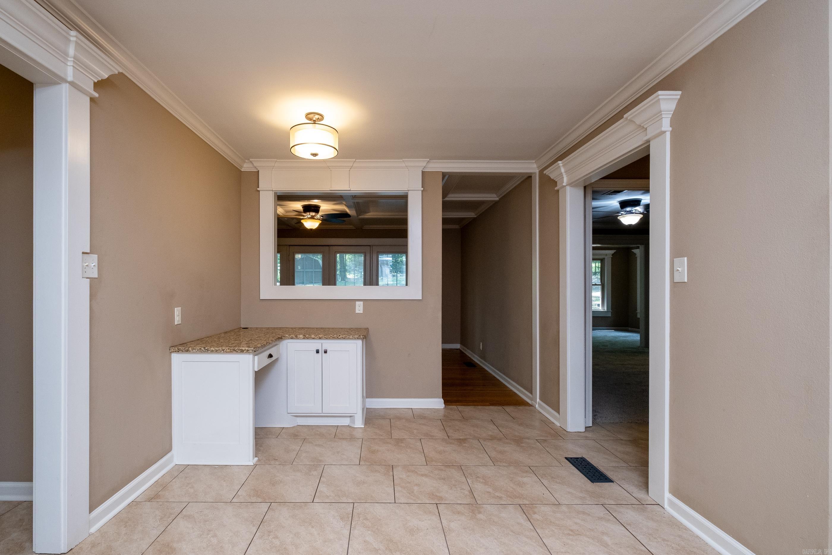 BEAUTIFUL LAKEVIEW - Residential