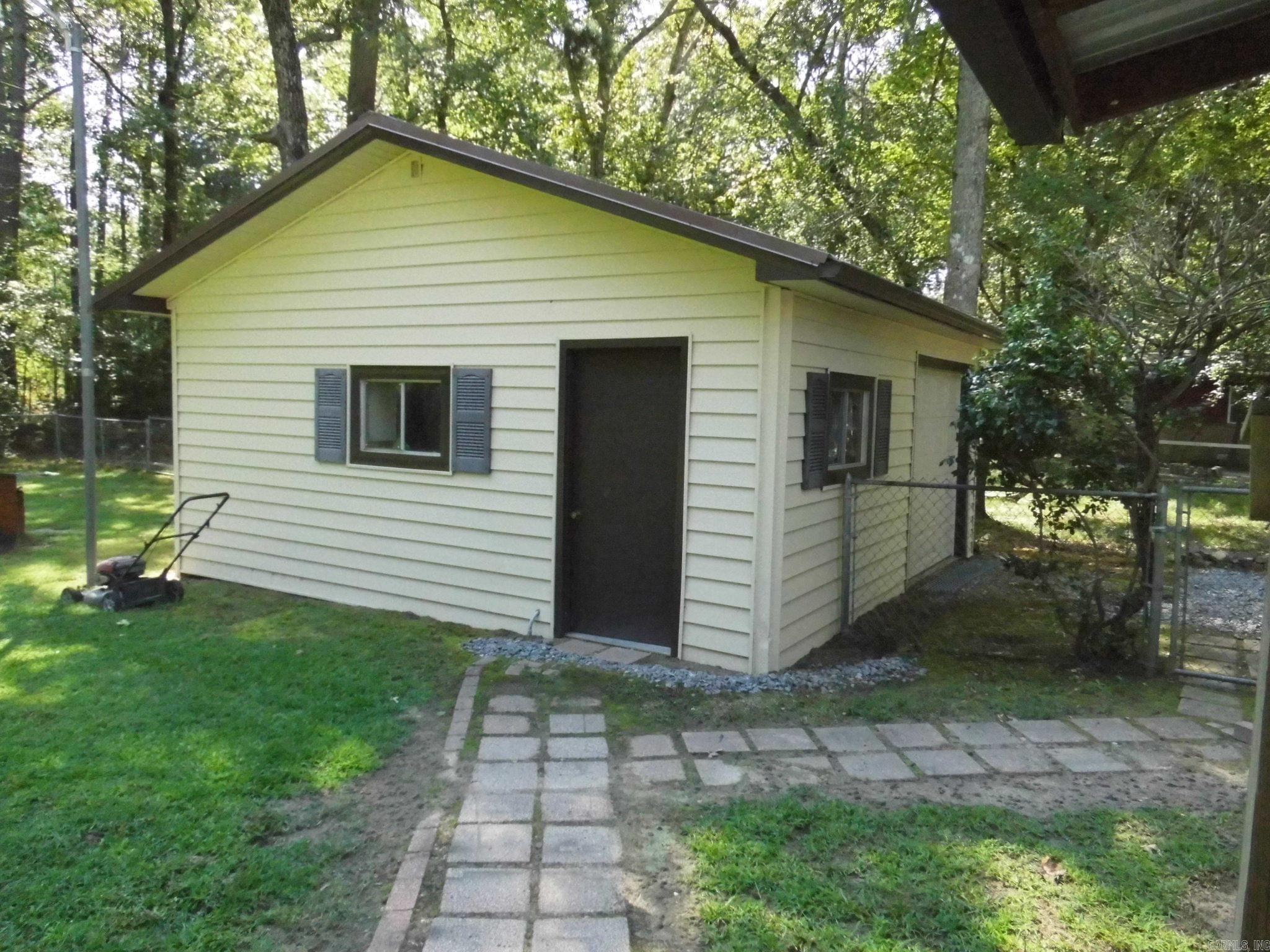 TIFFANY MANOR - Residential