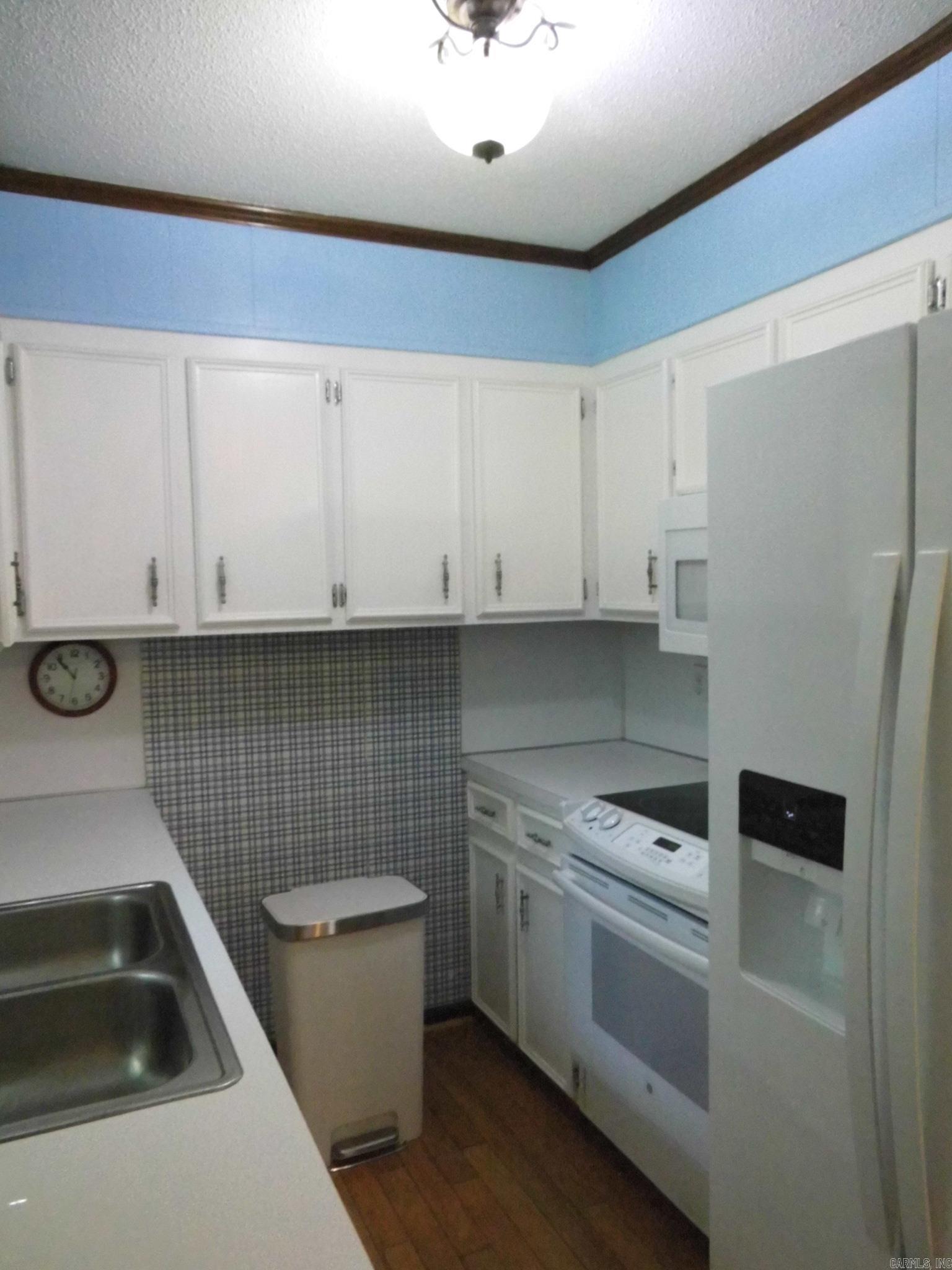 TIFFANY MANOR - Residential