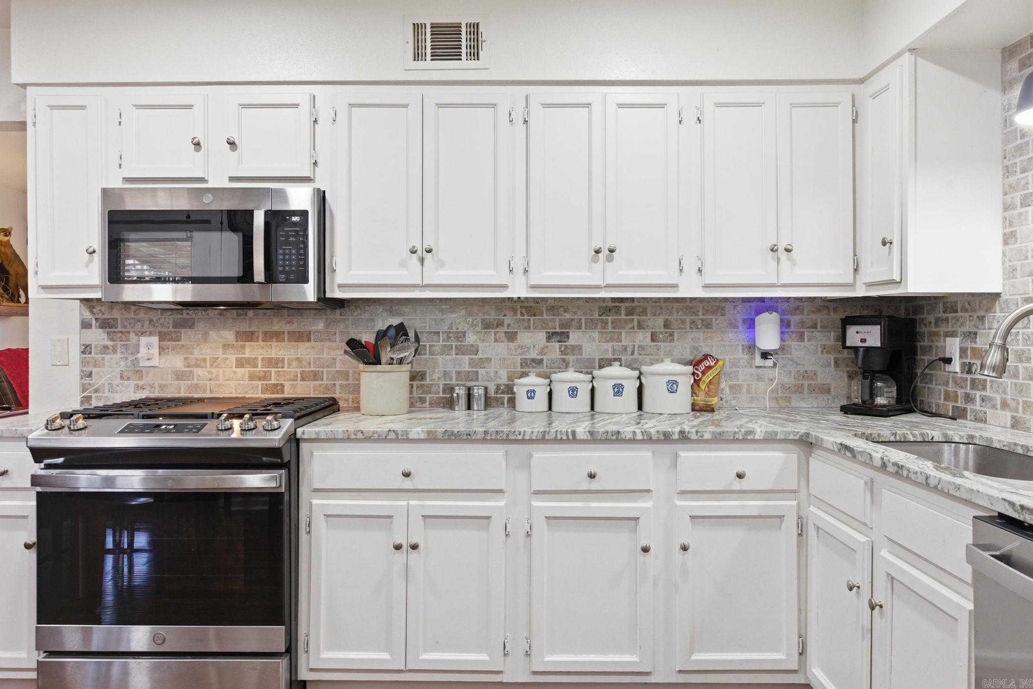 SPRINGHILL MANOR WEST - Residential