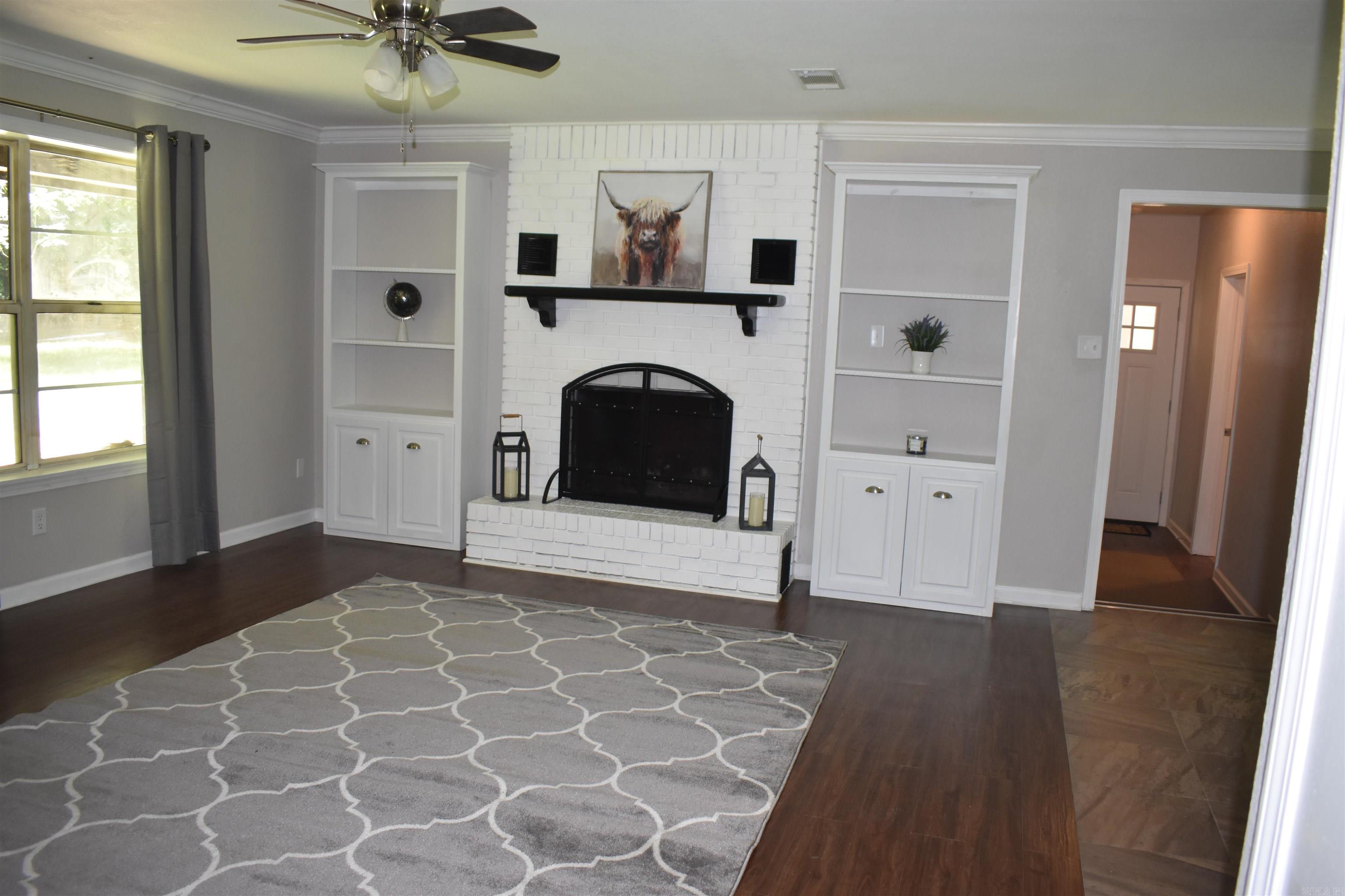 TOWN & COUNTRY - Residential