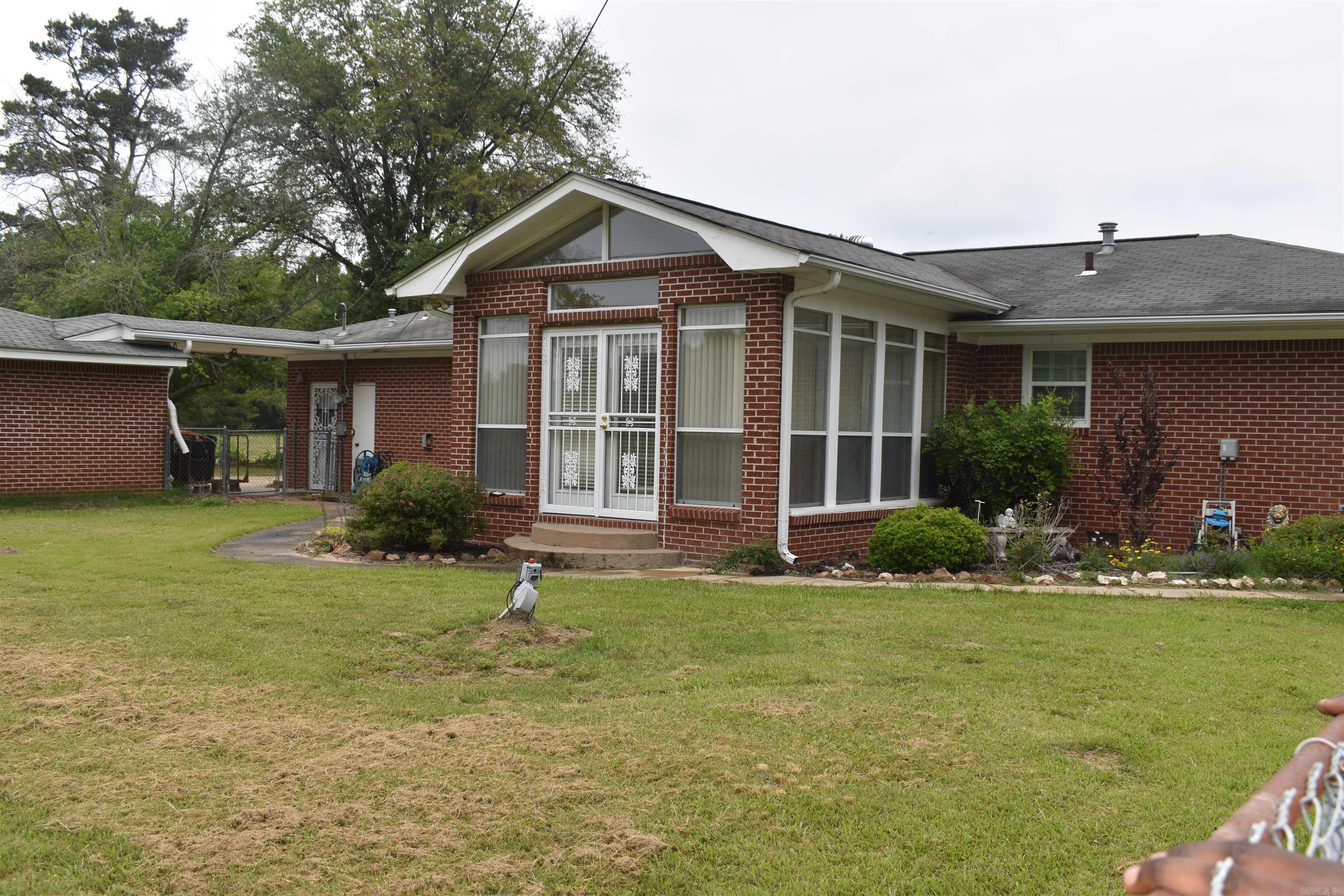 TOWN & COUNTRY - Residential