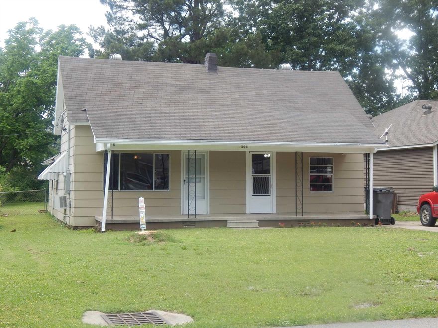 Newly remodeled 3br 1 bath with family room, window unit with heat/air, all electric, patio. new paint inside, concrete drive, chain link fence. move in ready. Possible owner financing.