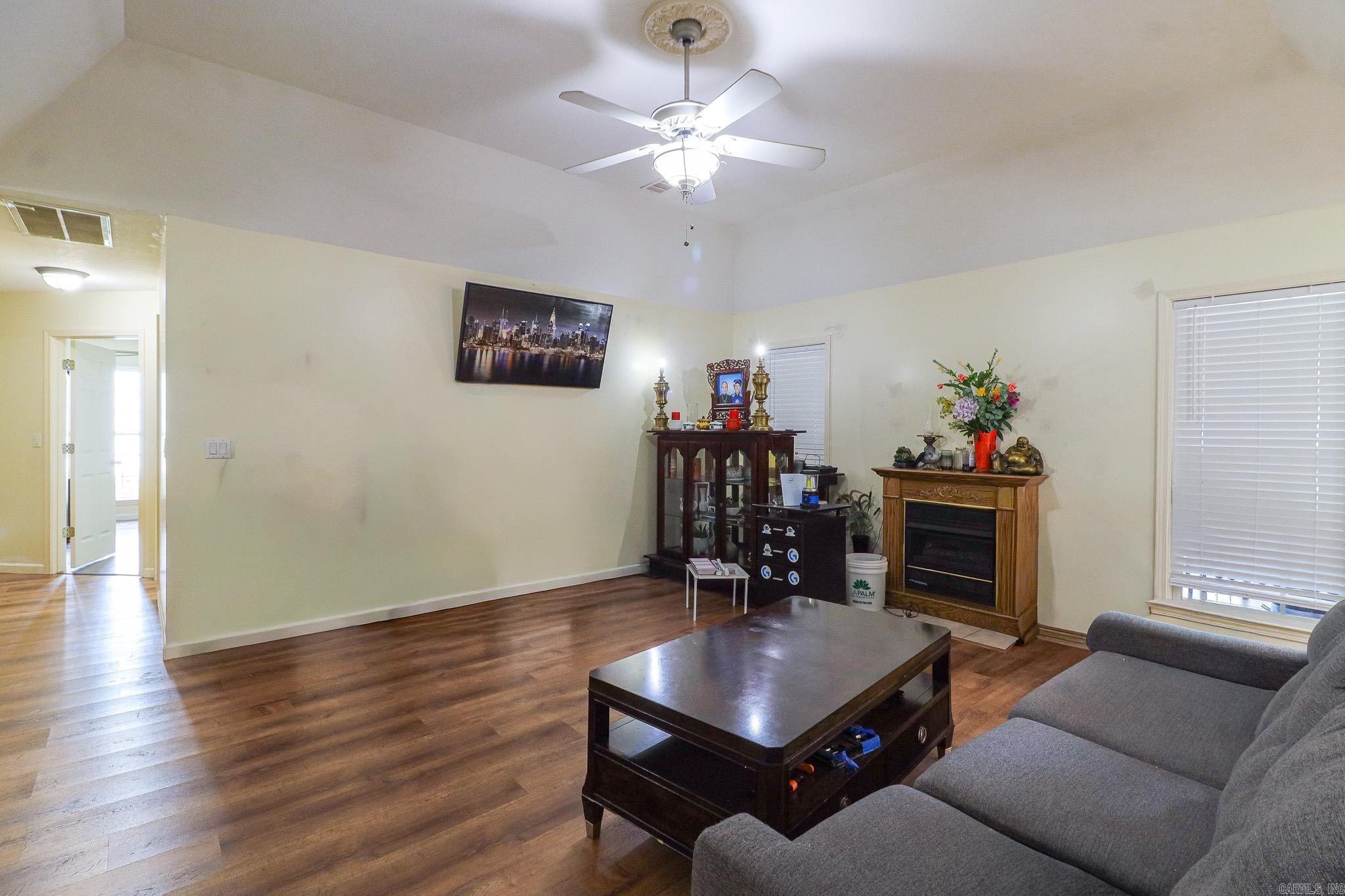 COLONY PARK - Residential