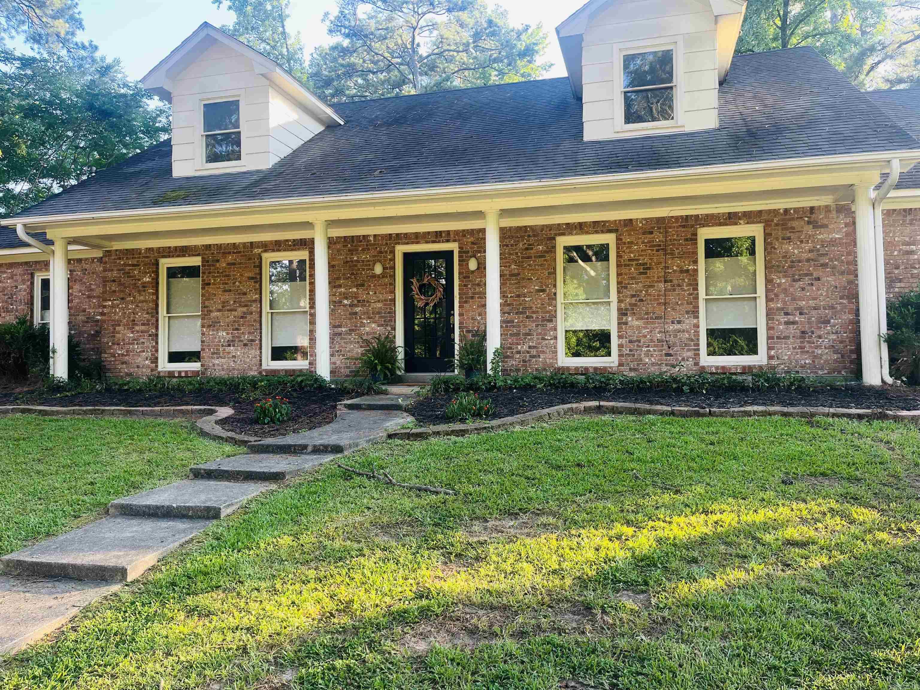 Just Re-Listed at a New Price with Major Updates! Spacious, updated 3 bed / 2.5 bath in beloved Vivian Manor neighborhood of Monticello. Over 3,000 sq ft on a half-acre lot with huge front & back yards, new carpet/fresh paint upstairs, renovated master closet, and fresh landscaping! *Updated kitchen w/ granite * Master suite w/ double vanity + walk-in closet * New carpet & fresh paint upstairs * Working fireplace + 3 living spaces (den, living, office) * 2-car breezeway garage with potential for workshop/storage * Ideal for pets, play, and outdoor hobbies! Plenty of space for four-wheelers, fishing gear, or backyard BBQs Quiet, family-friendly streetābike and kid approved! Located on a dead-end road with peaceful neighbors Your next chapter starts here. This home is ready to welcome its next familyādonāt miss your second chance! (Photos are virtually staged)