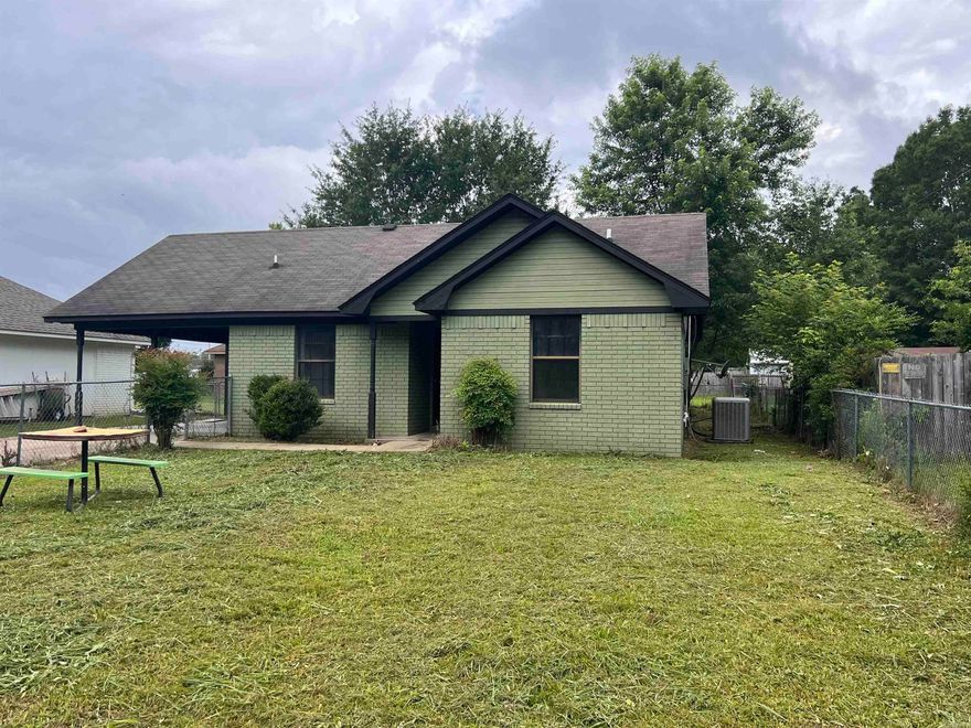 This charming 2-bedroom, 1-bath home is situated in the heart of Greenbrier, just moments away from the Greenbrier school district and mere miles from Highway 65 and Main Street. With its move-in ready condition, this property is an excellent choice as a starter home or investment opportunity. Remodeled in 2016, it has all new kitchen cabinets, flooring, outside paint, and inside paint. A new HVAC system was installed in 2019. Seller offering to pay up to $3,000 in closing cost.