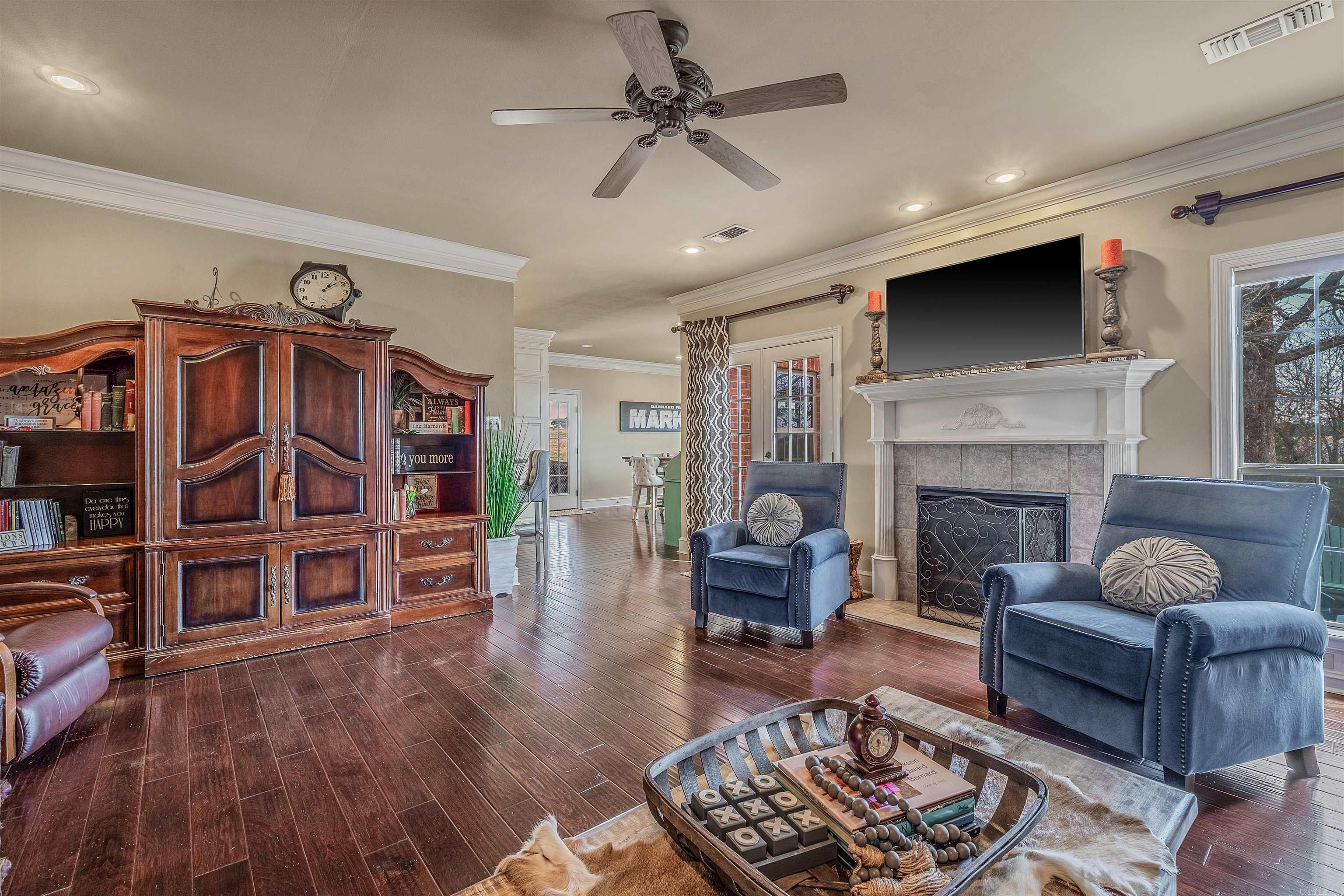 WOODRIDGE - Residential