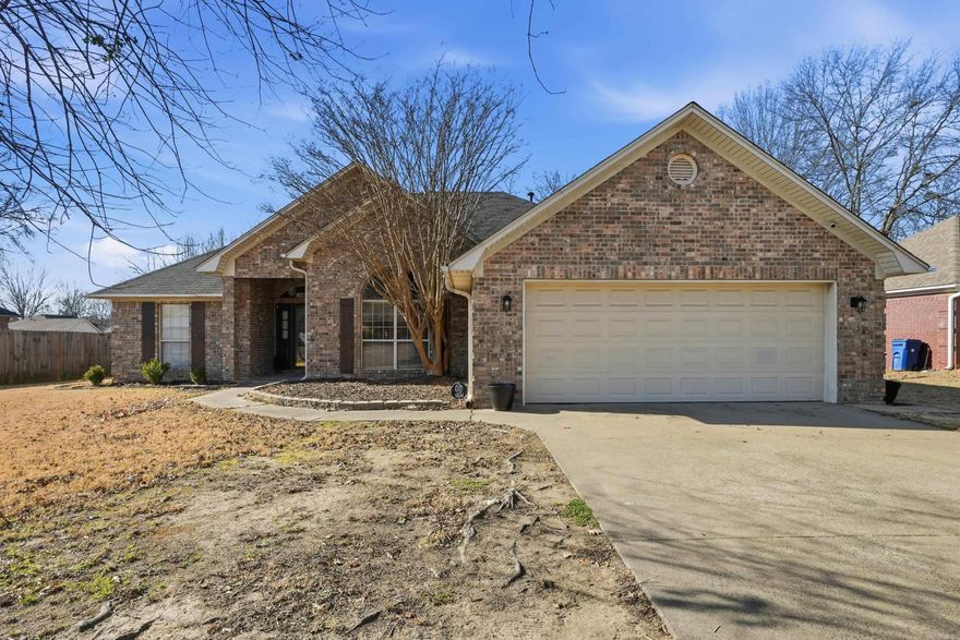 Move-in ready and well maintained, this 3-bedroom, 2-bath home features a desirable split floor plan, a large primary suite, and a spacious living area. Conveniently located just minutes from the interstate, with easy access to restaurants and shopping. Schedule your private showing today!