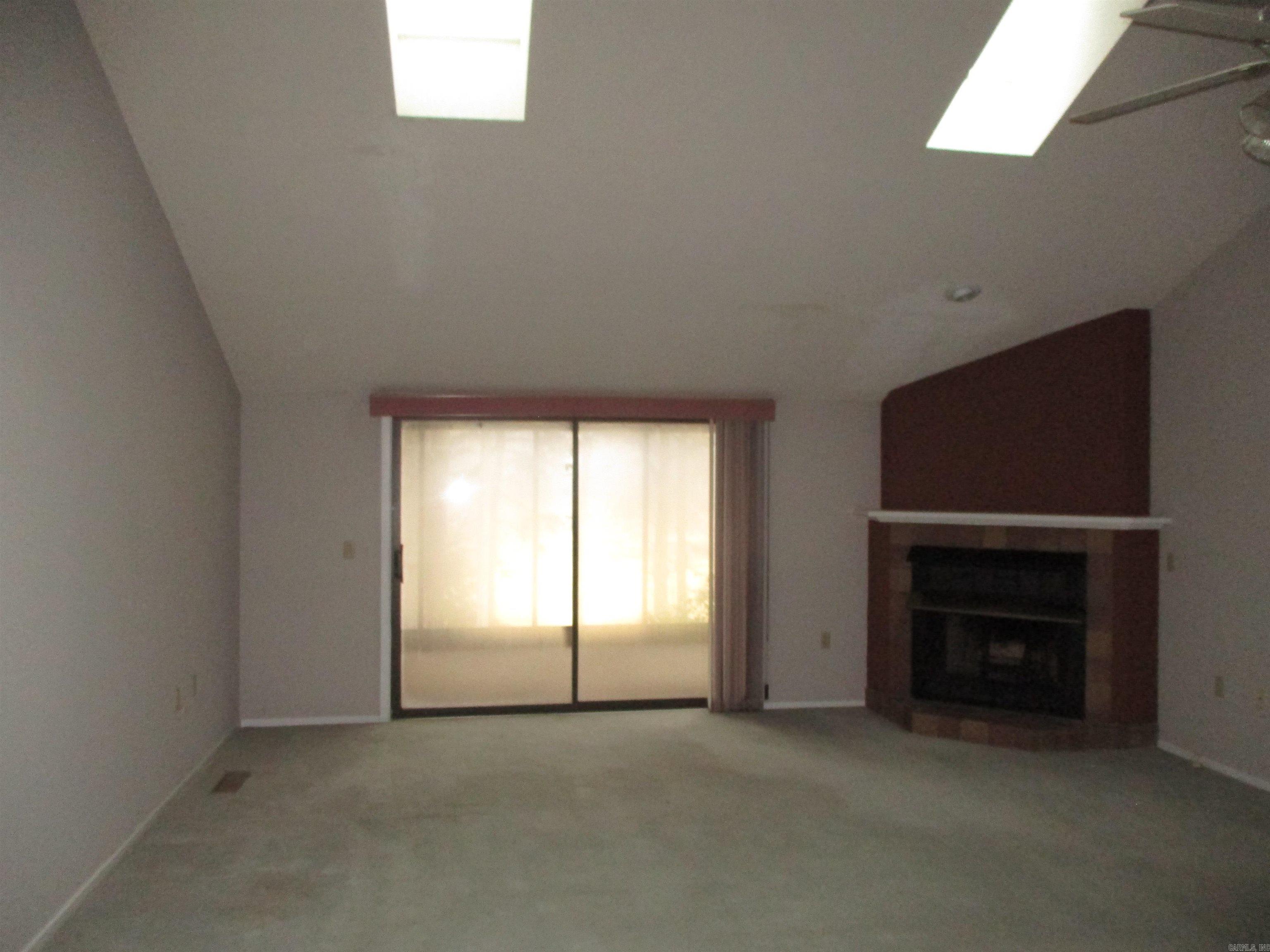 COUNTRY CLUB RIDGE - Residential