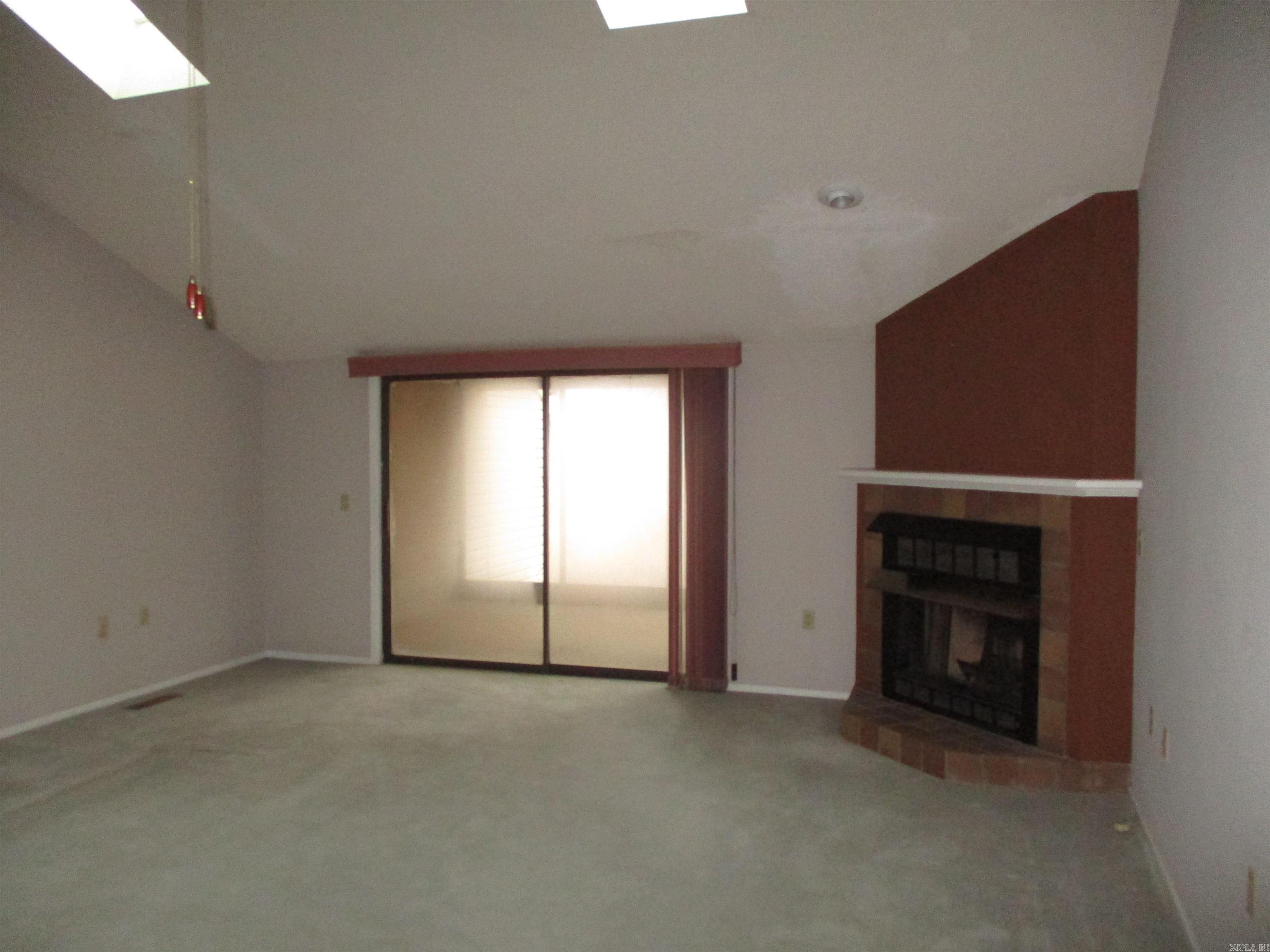COUNTRY CLUB RIDGE - Residential