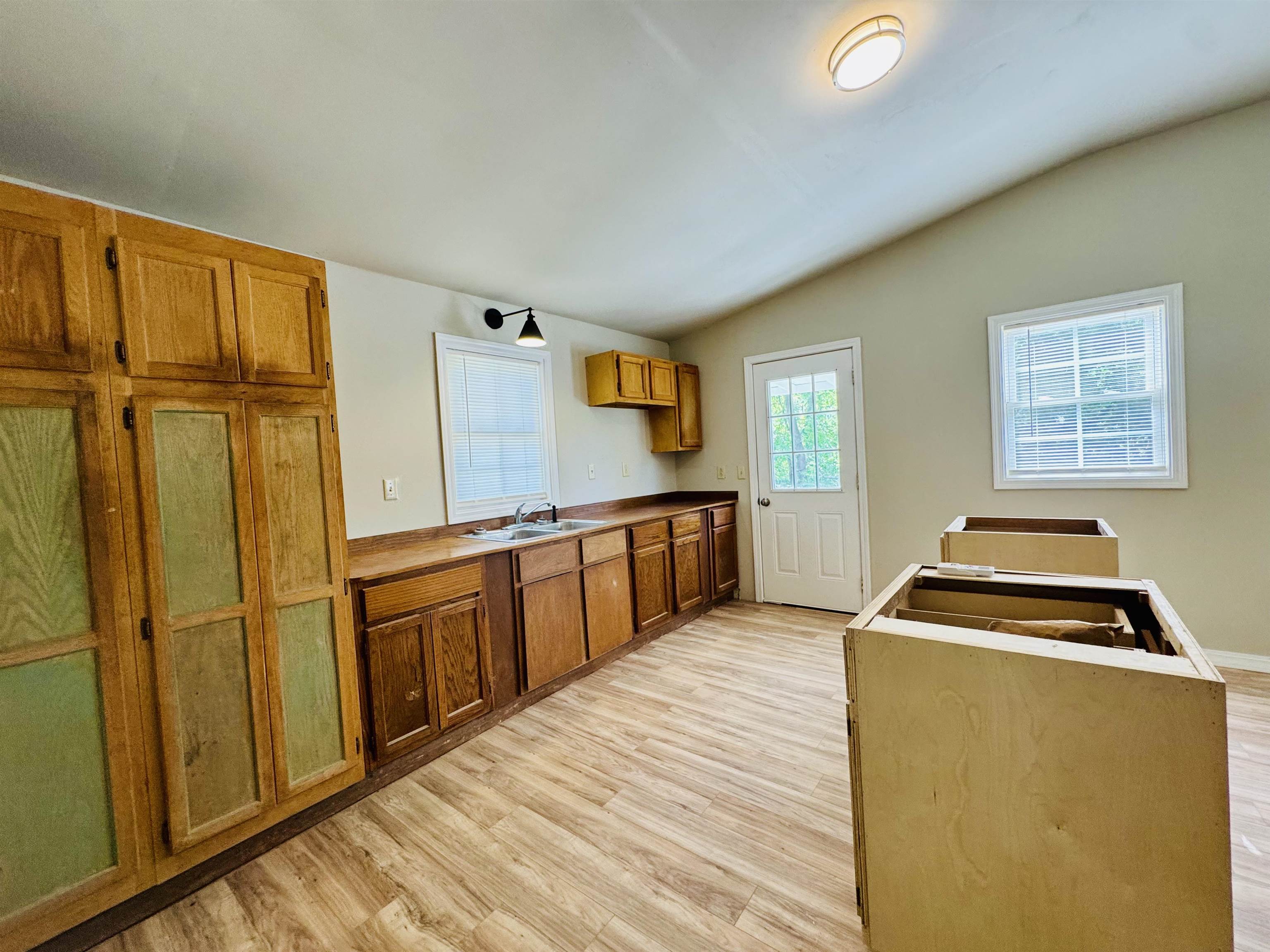 EIGHTH - Residential