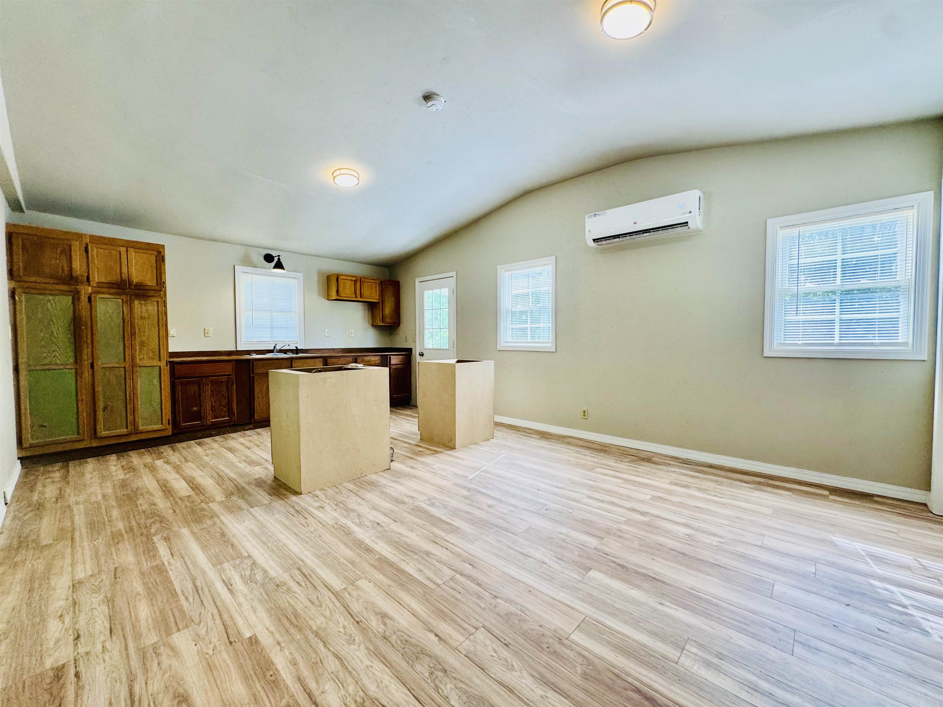 EIGHTH - Residential