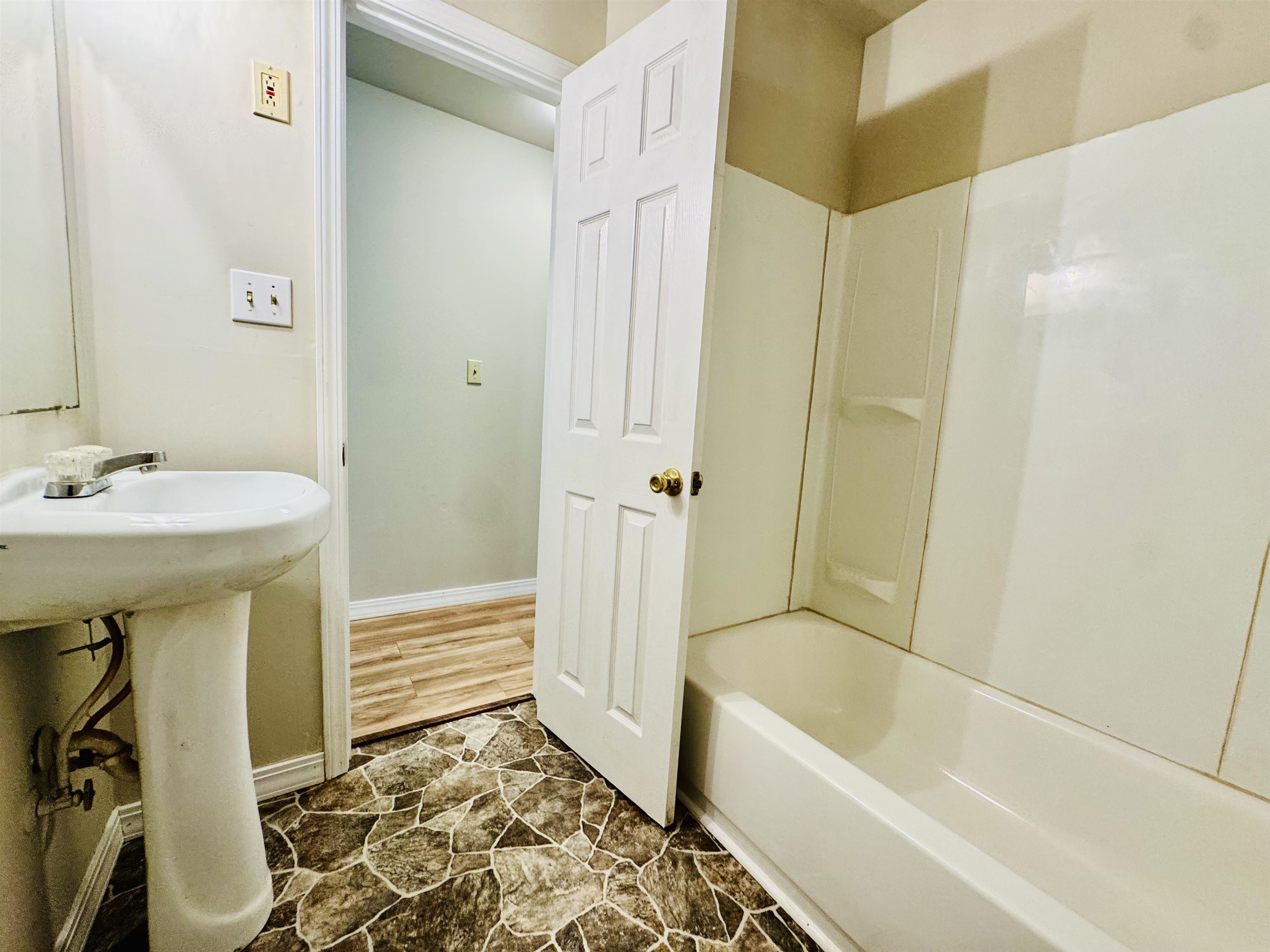 EIGHTH - Residential