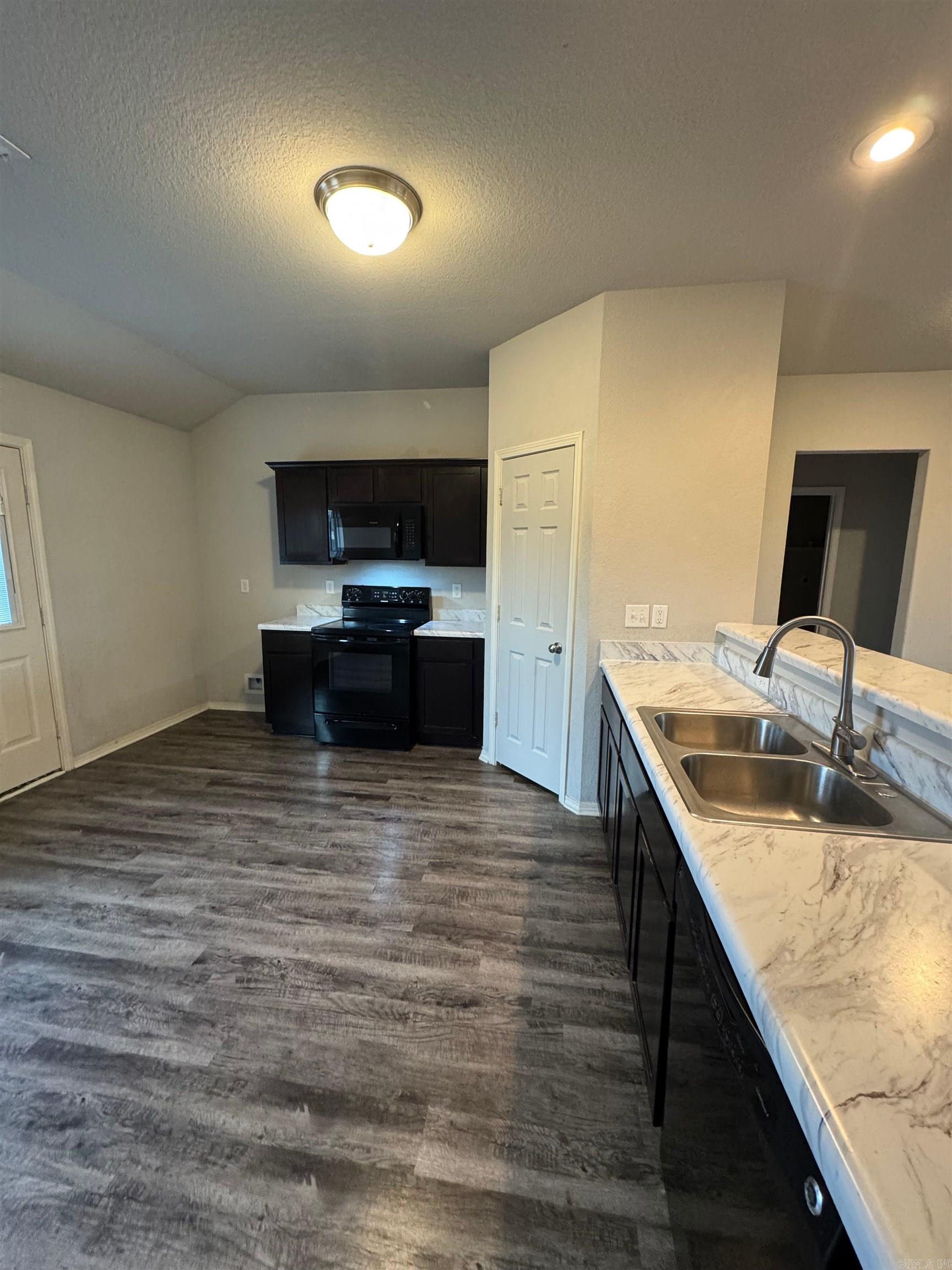 Benjamin Grove - Residential Lease