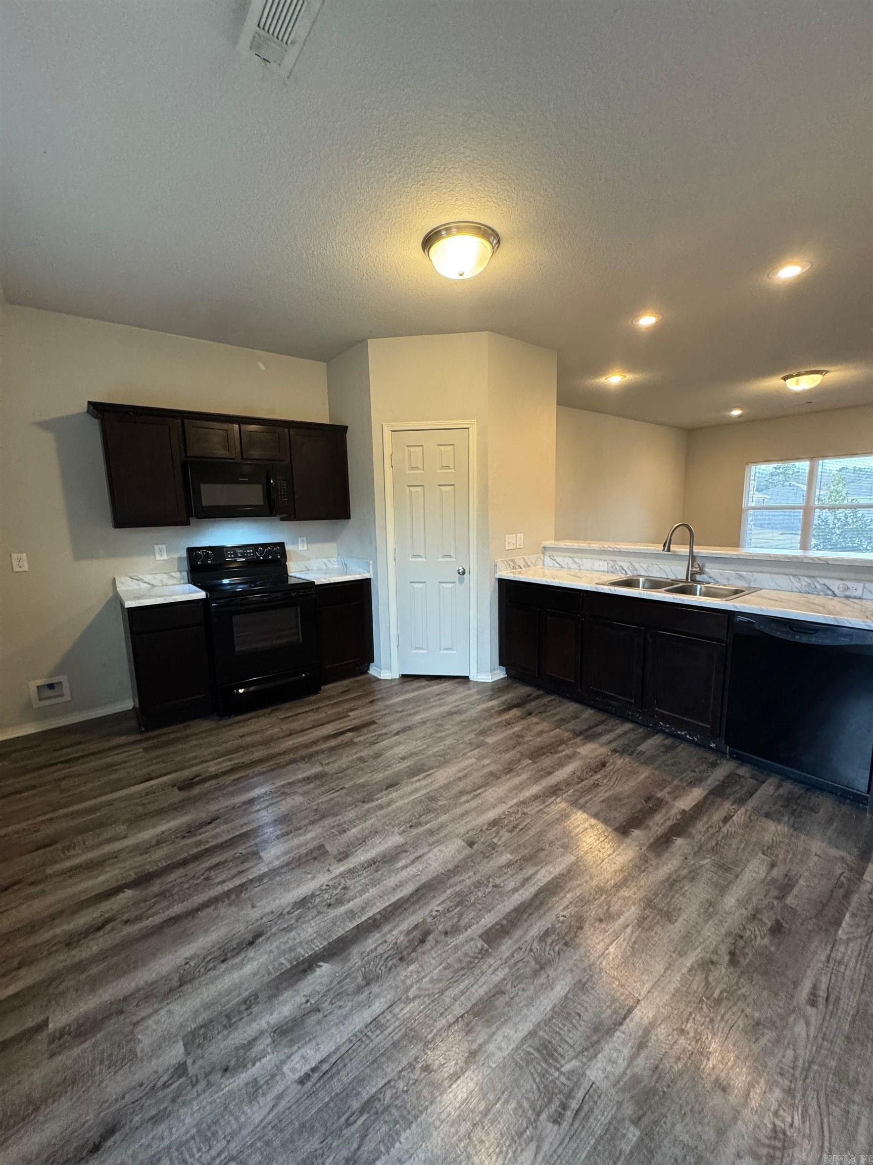 Benjamin Grove - Residential Lease