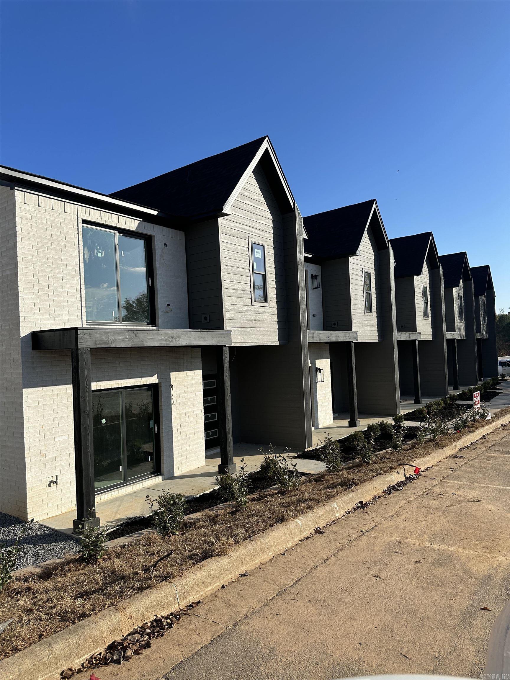 ISABELLE COURT - Residential