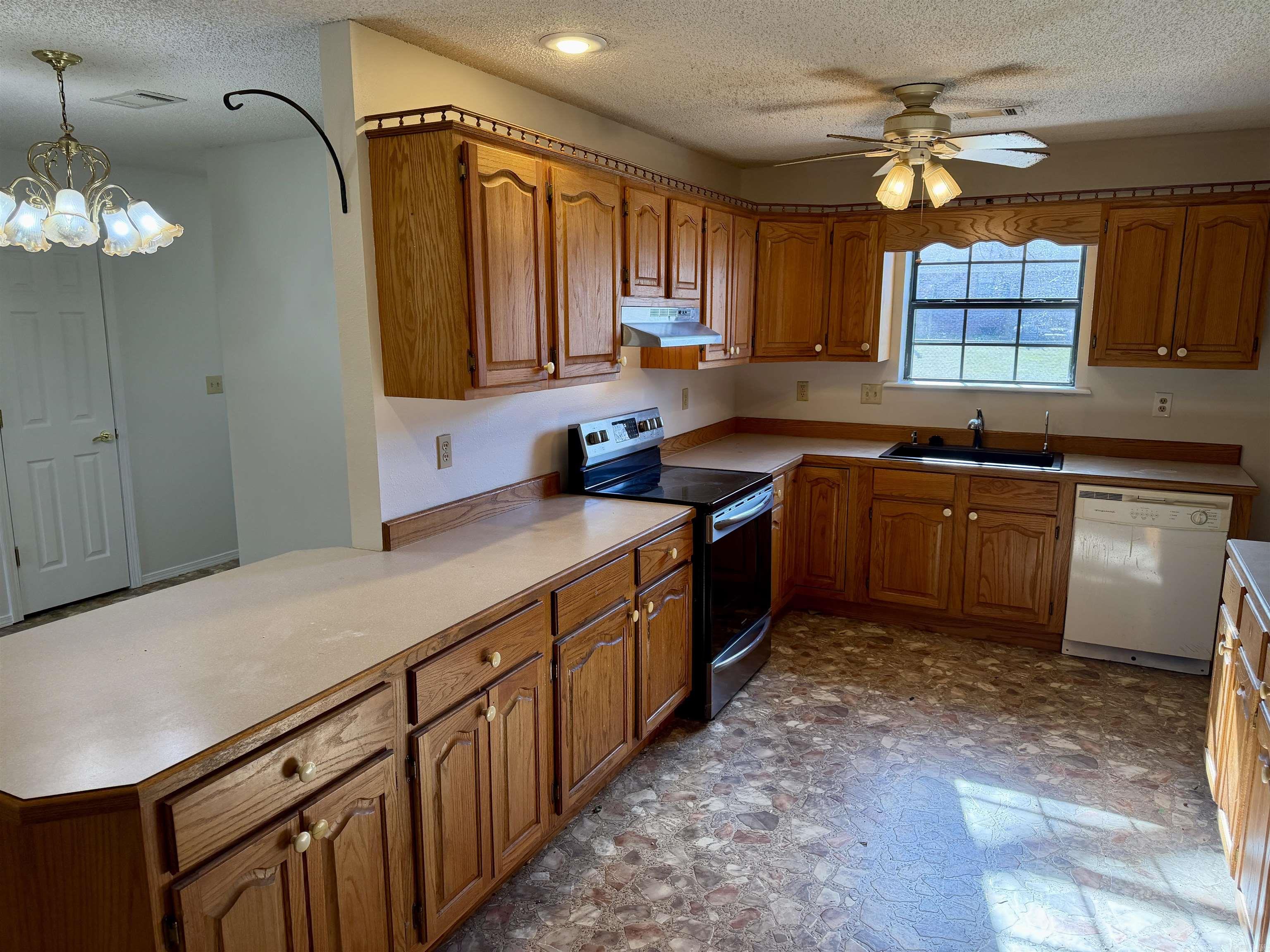 LAKEVIEW VILLAGE - Residential