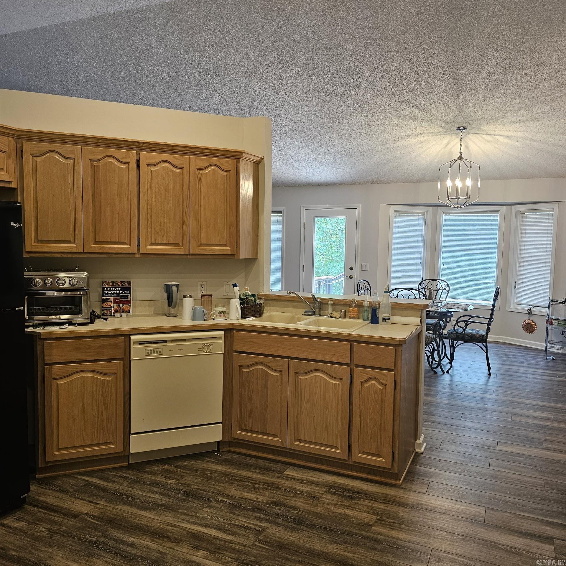 ARISTA COURTS - Residential