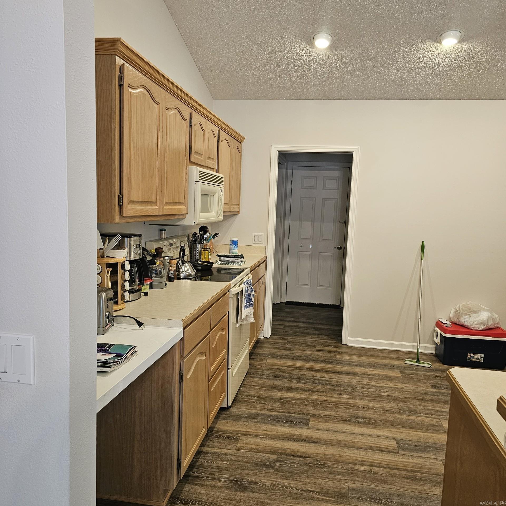 ARISTA COURTS - Residential