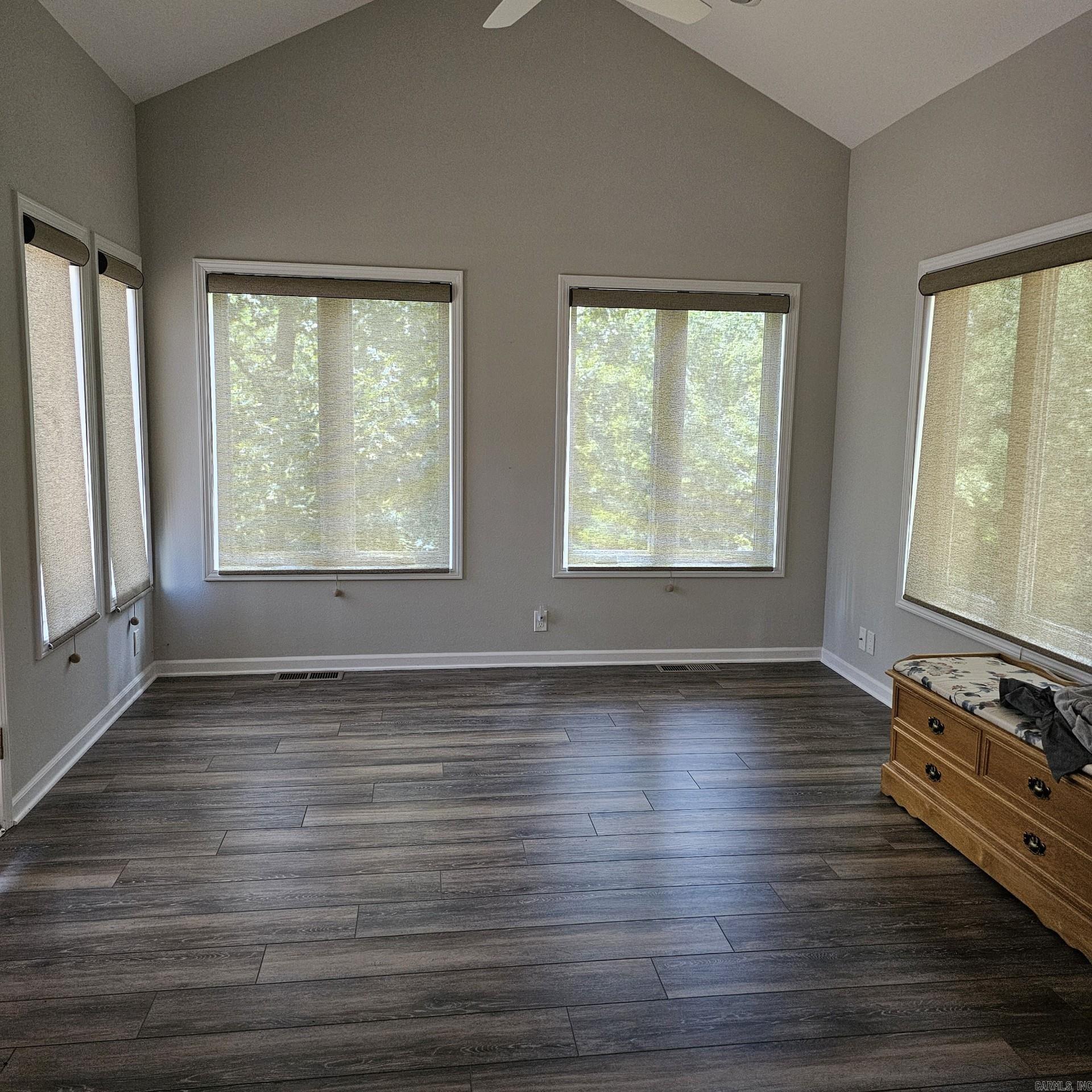 ARISTA COURTS - Residential