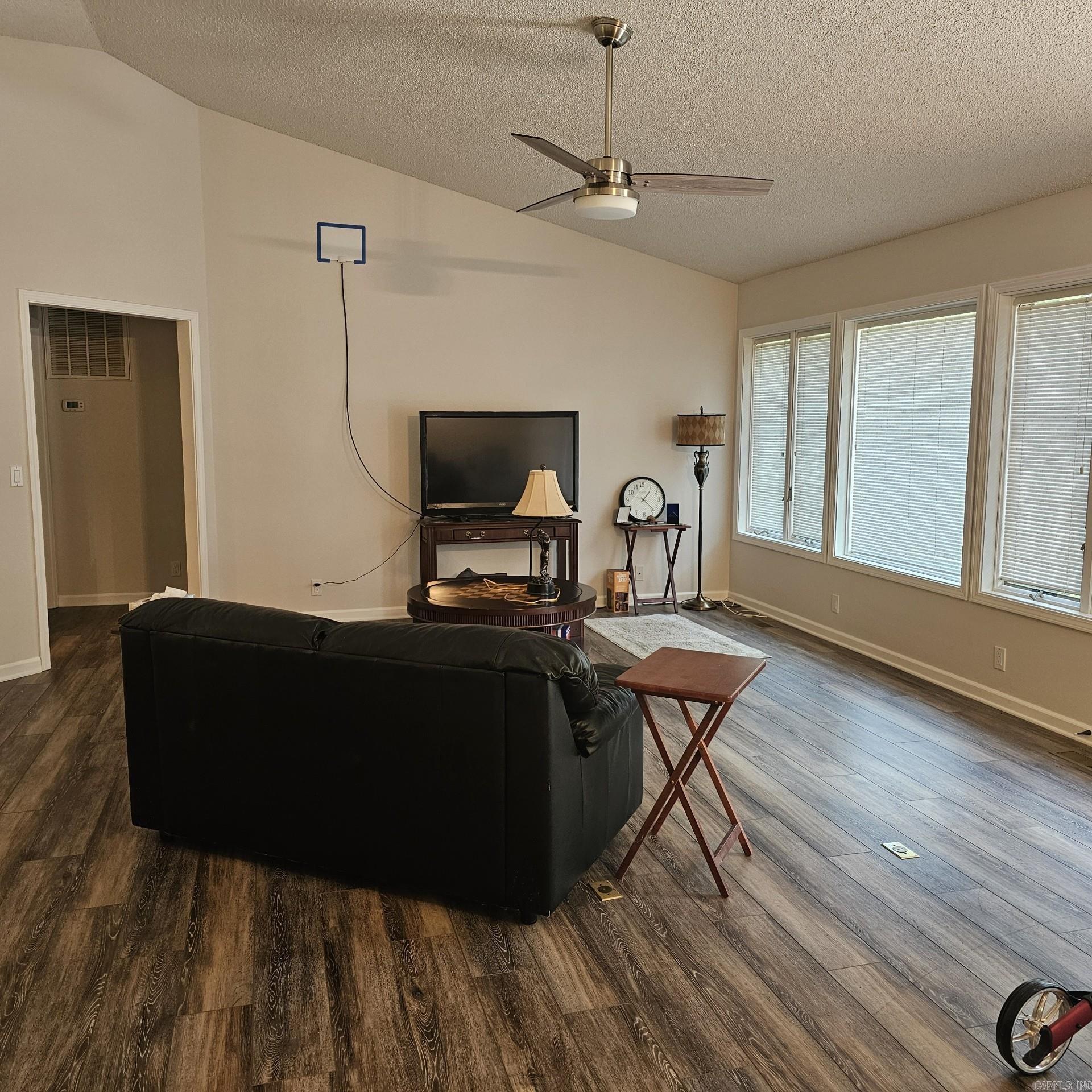ARISTA COURTS - Residential