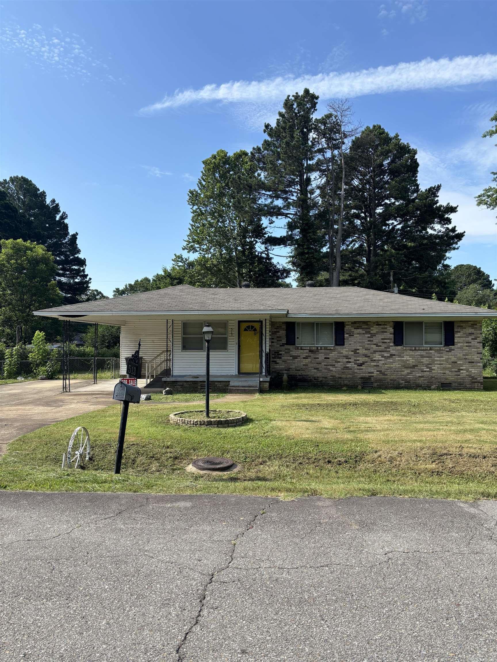 3 Bedroom 1 bath home in Kingwood Subdivision. Home has some Original Hardwood flooring. Ceilings are smooth. Could be hardwood in bedrooms under the carpet. Fenced in backyard with storage building and a chain link fence. There is no thermostat so seller does not know if air works. This is an Estate and Administrator has not occupied home. There is no Property Disclosure.
