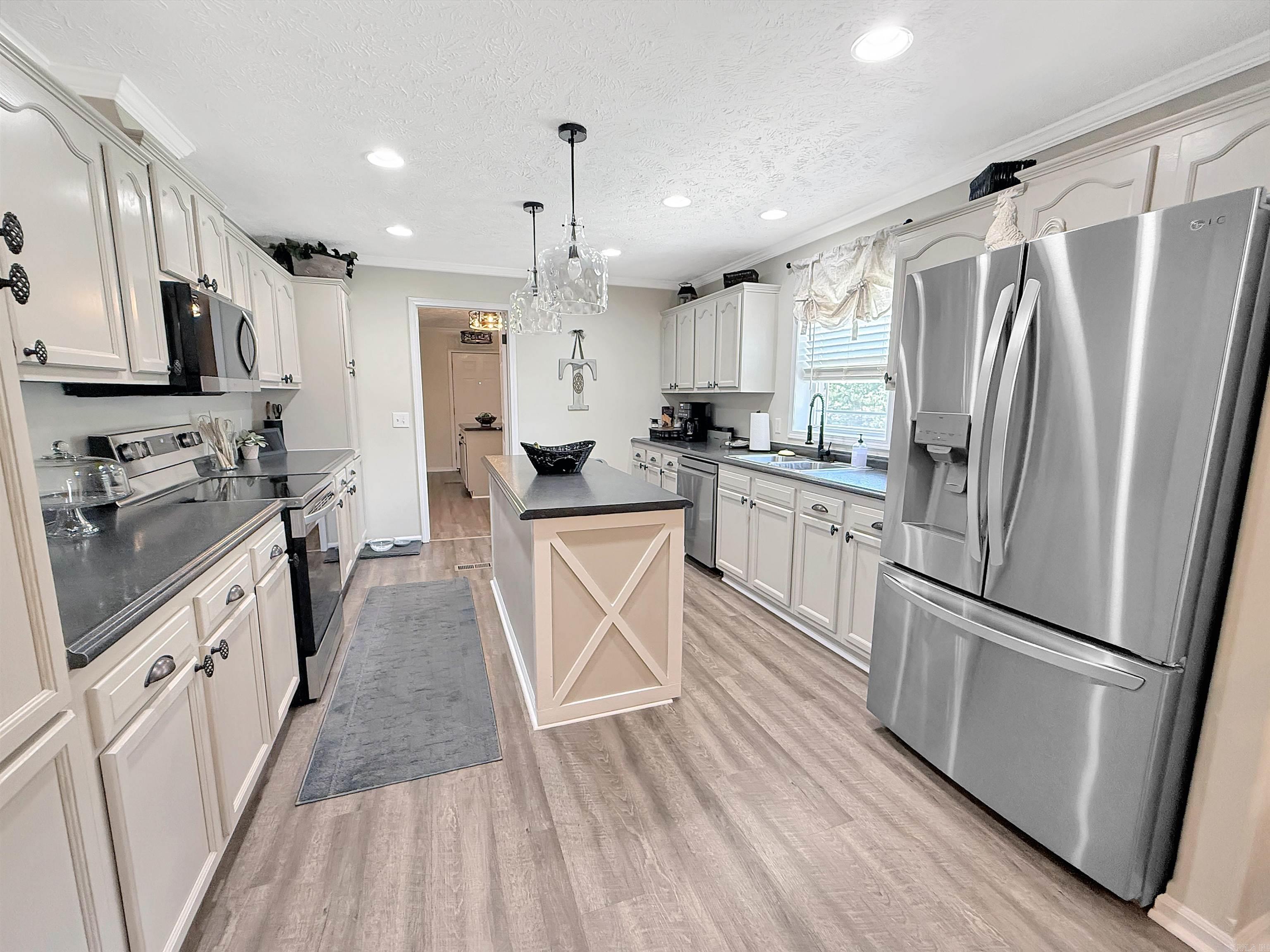 CUSHMAN M&B - Residential