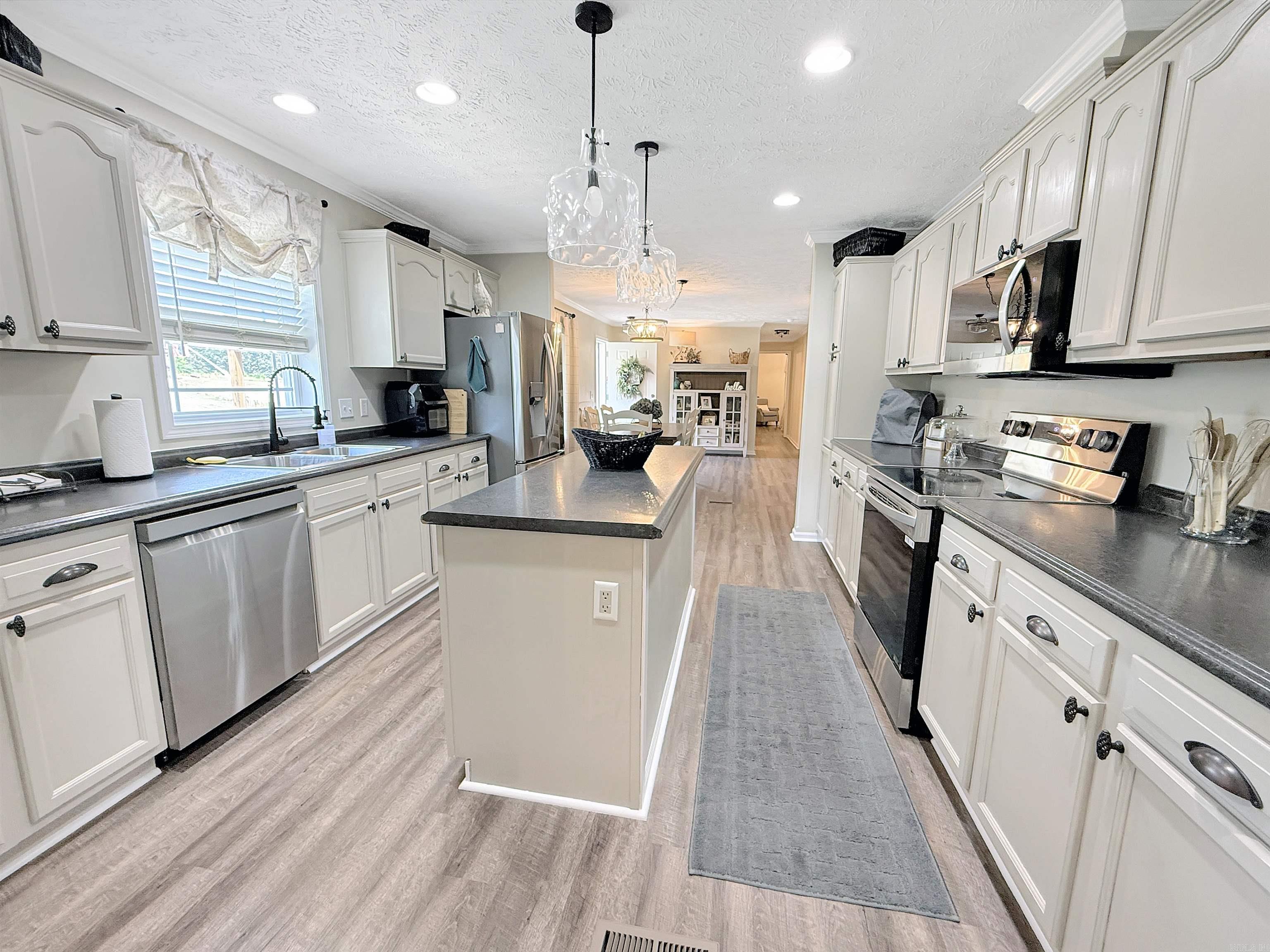 CUSHMAN M&B - Residential