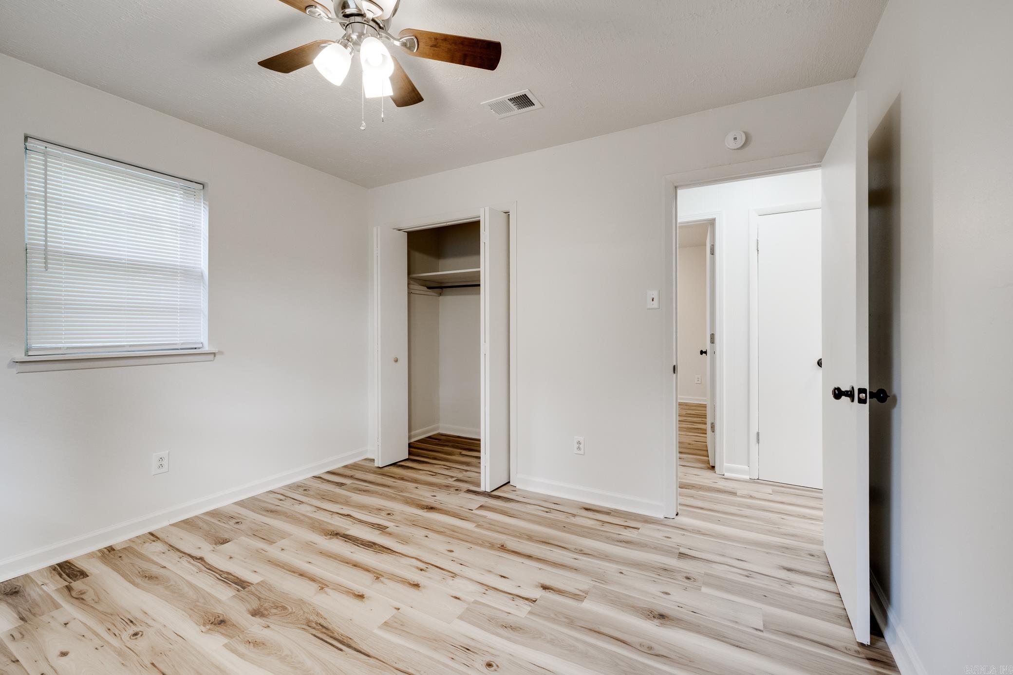 TOWERING OAKS - Residential