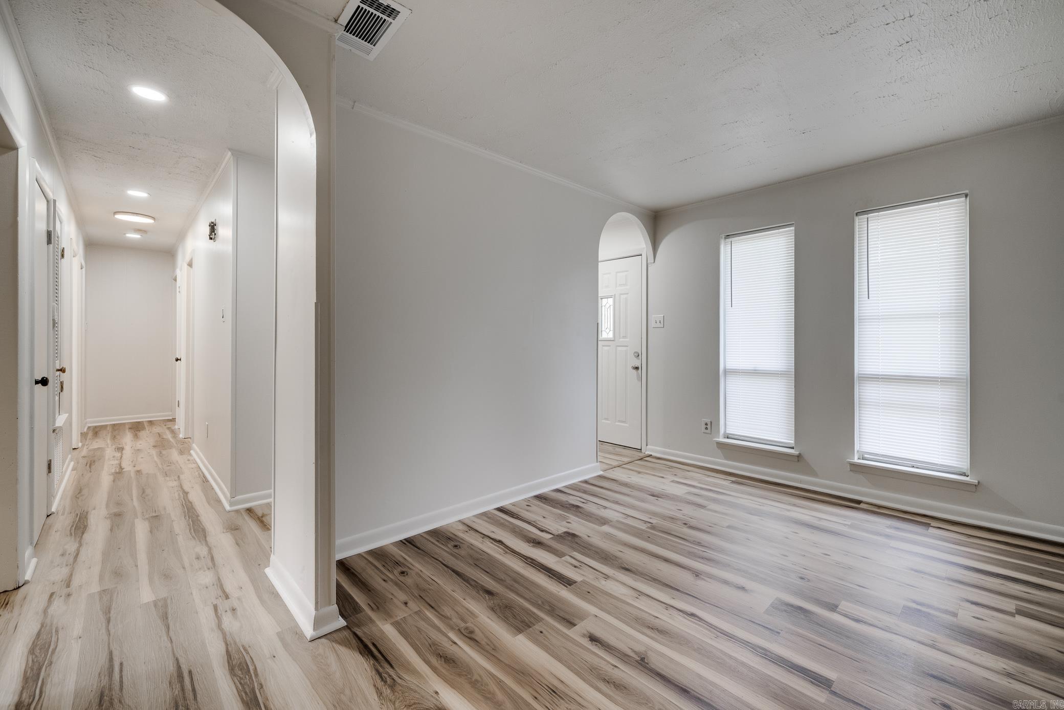 TOWERING OAKS - Residential