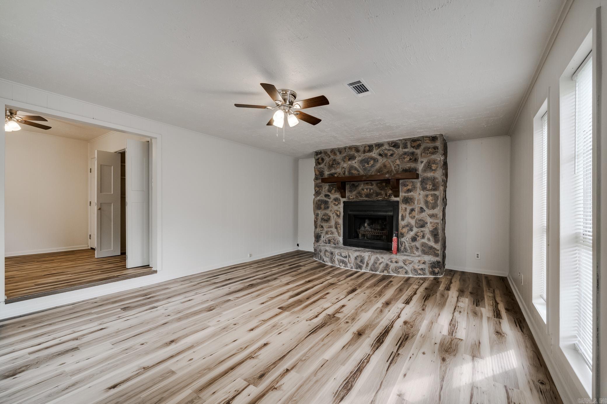 TOWERING OAKS - Residential